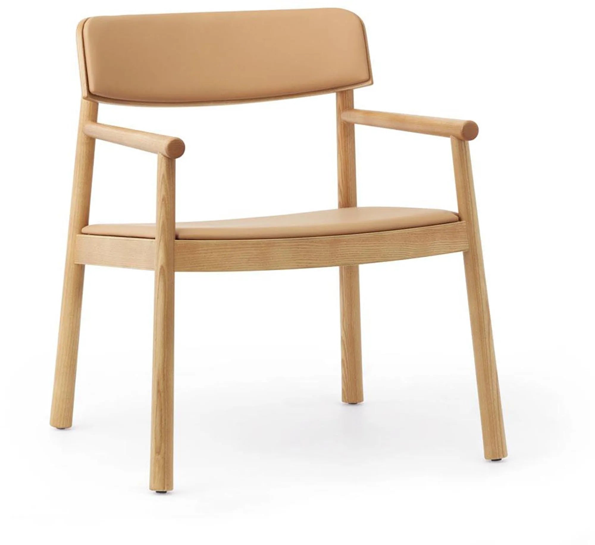 Der Timb Sessel von Normann Copenhagen: Ein stilvoller Loungesessel aus PEFC-zertifizierter Esche, ideal für Zuhause und öffentliche Räume.