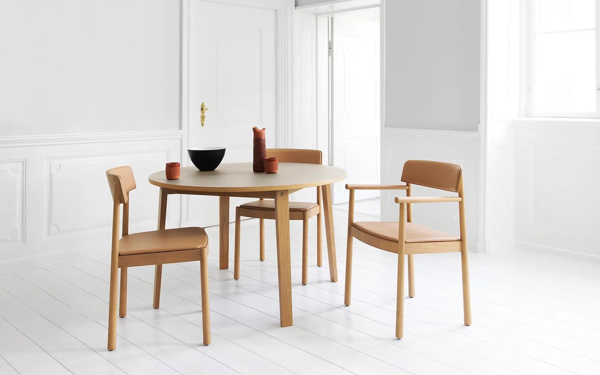 Timb Sessel in Camel präsentiert im Onlineshop von KAQTU Design AG. Sessel mit Armlehnen ist von Normann Copenhagen