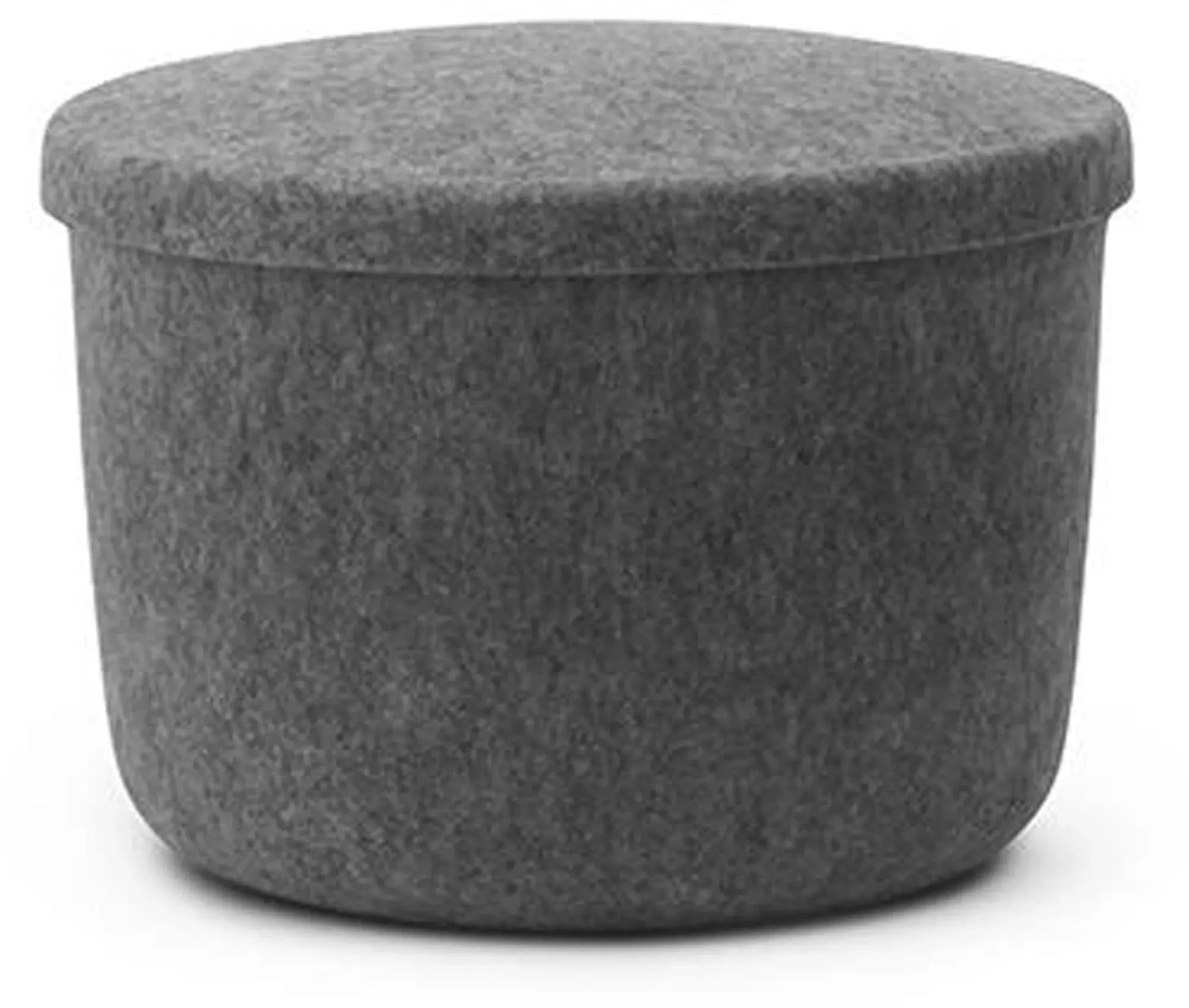 Eleganter Pouf mit verstecktem Stauraum von Normann Copenhagen.