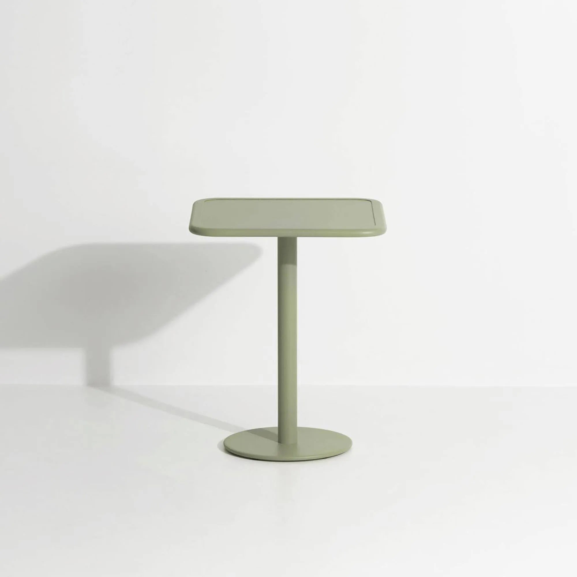 Week-End Dining Table in Jade Green präsentiert im Onlineshop von KAQTU Design AG. Gartentisch ist von Petite Friture