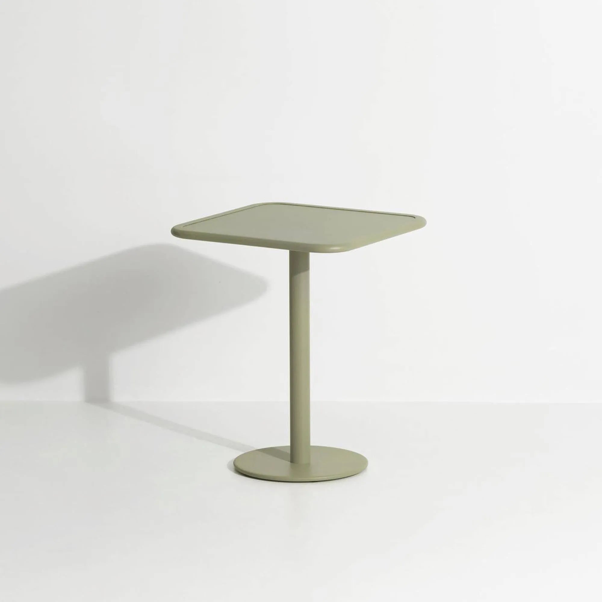 Week-End Dining Table in Jade Green präsentiert im Onlineshop von KAQTU Design AG. Gartentisch ist von Petite Friture