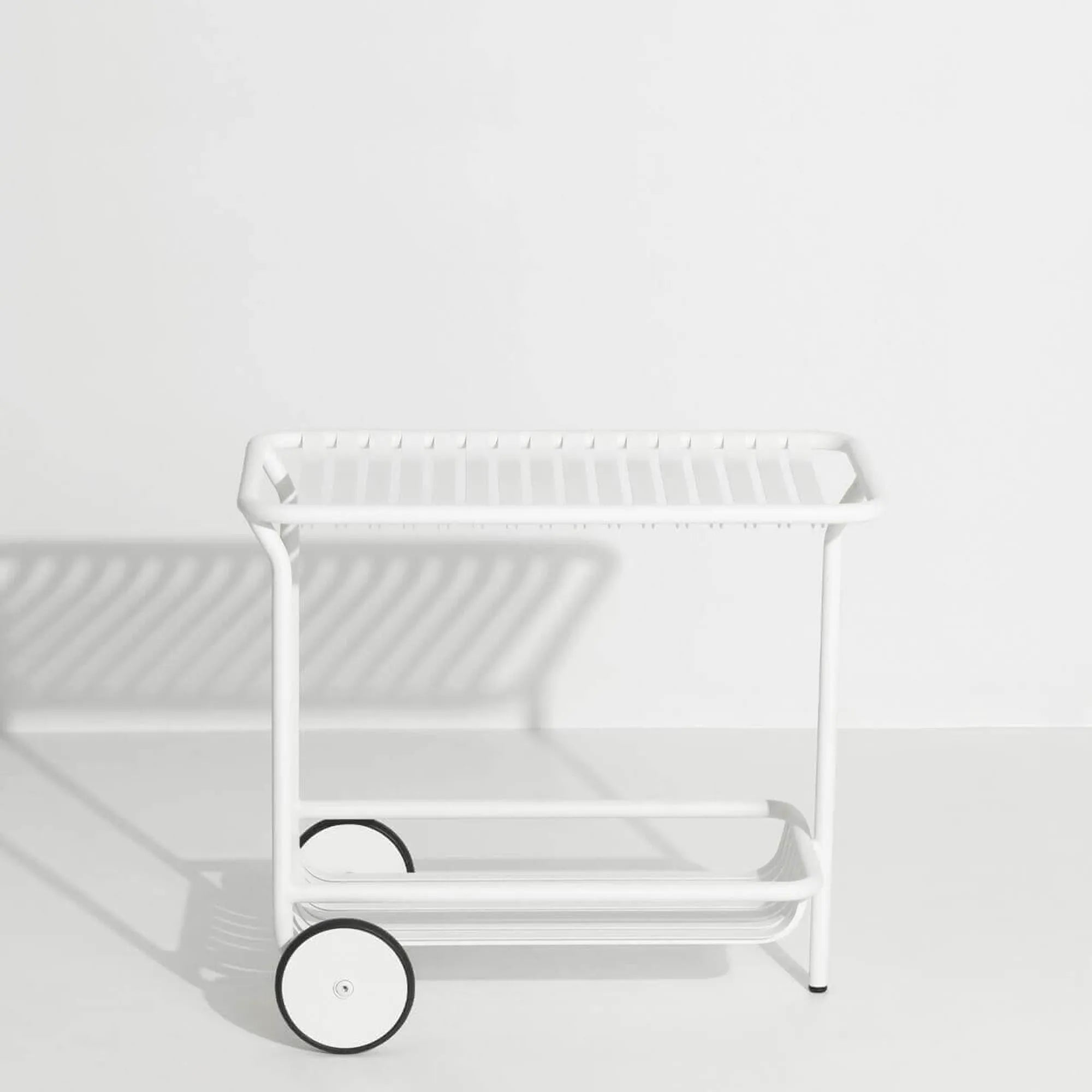 Week-End Trolley in Burgundy präsentiert im Onlineshop von KAQTU Design AG. Beistelltisch Outdoor ist von Petite Friture