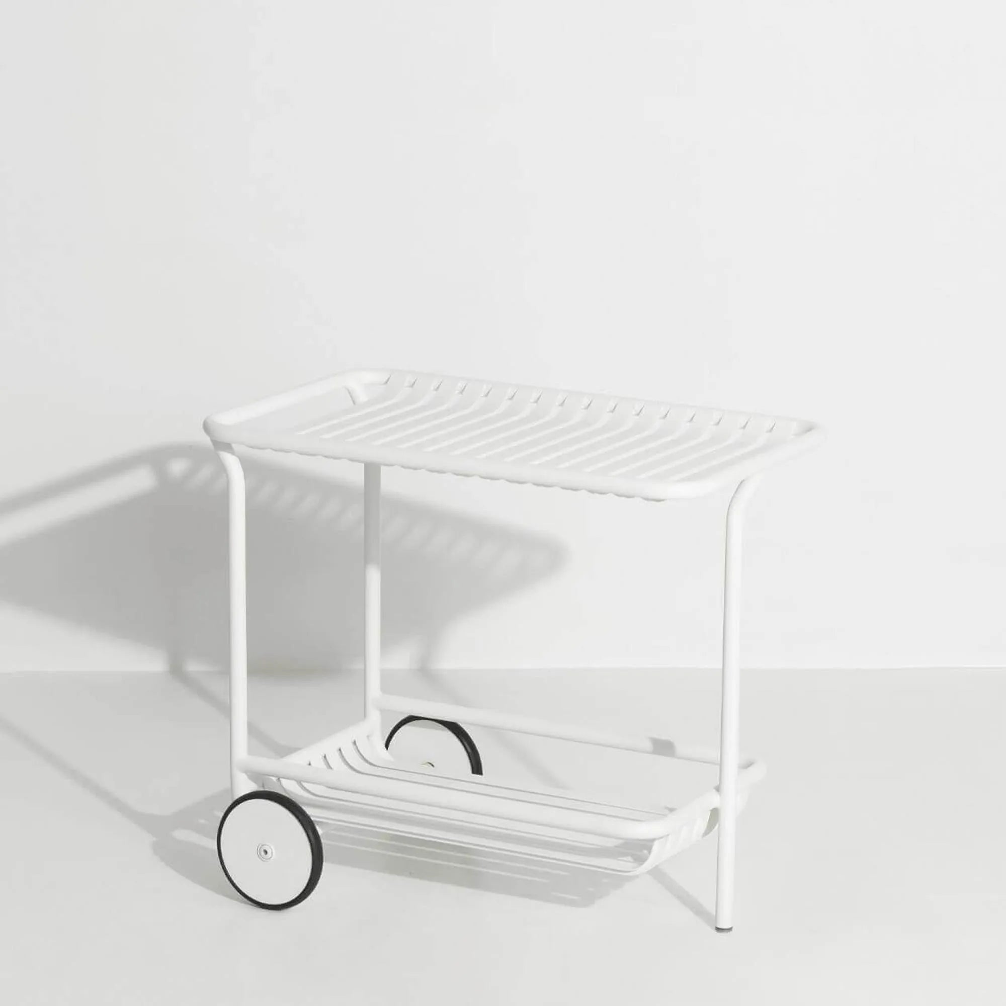 Week-End Trolley in Burgundy präsentiert im Onlineshop von KAQTU Design AG. Beistelltisch Outdoor ist von Petite Friture