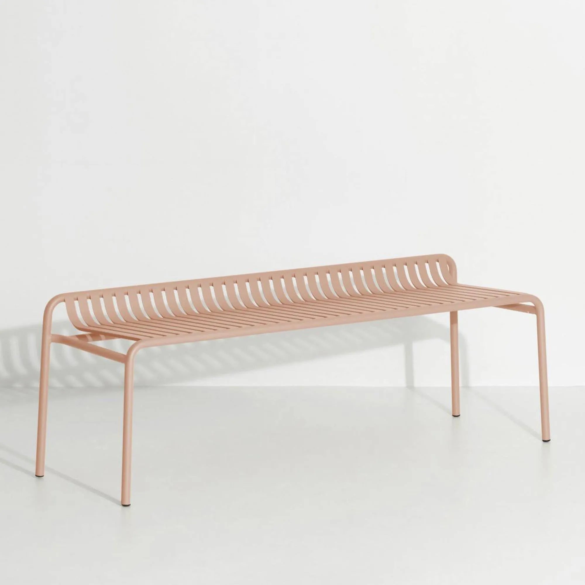 Week-End Gartenbank in Blush präsentiert im Onlineshop von KAQTU Design AG. Gartenbank ist von Petite Friture