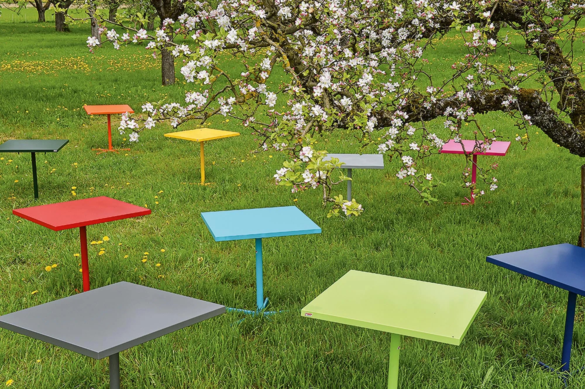 Metalltisch Säntis Basic in Gelb präsentiert im Onlineshop von KAQTU Design AG. Gartentisch ist von Schaffner