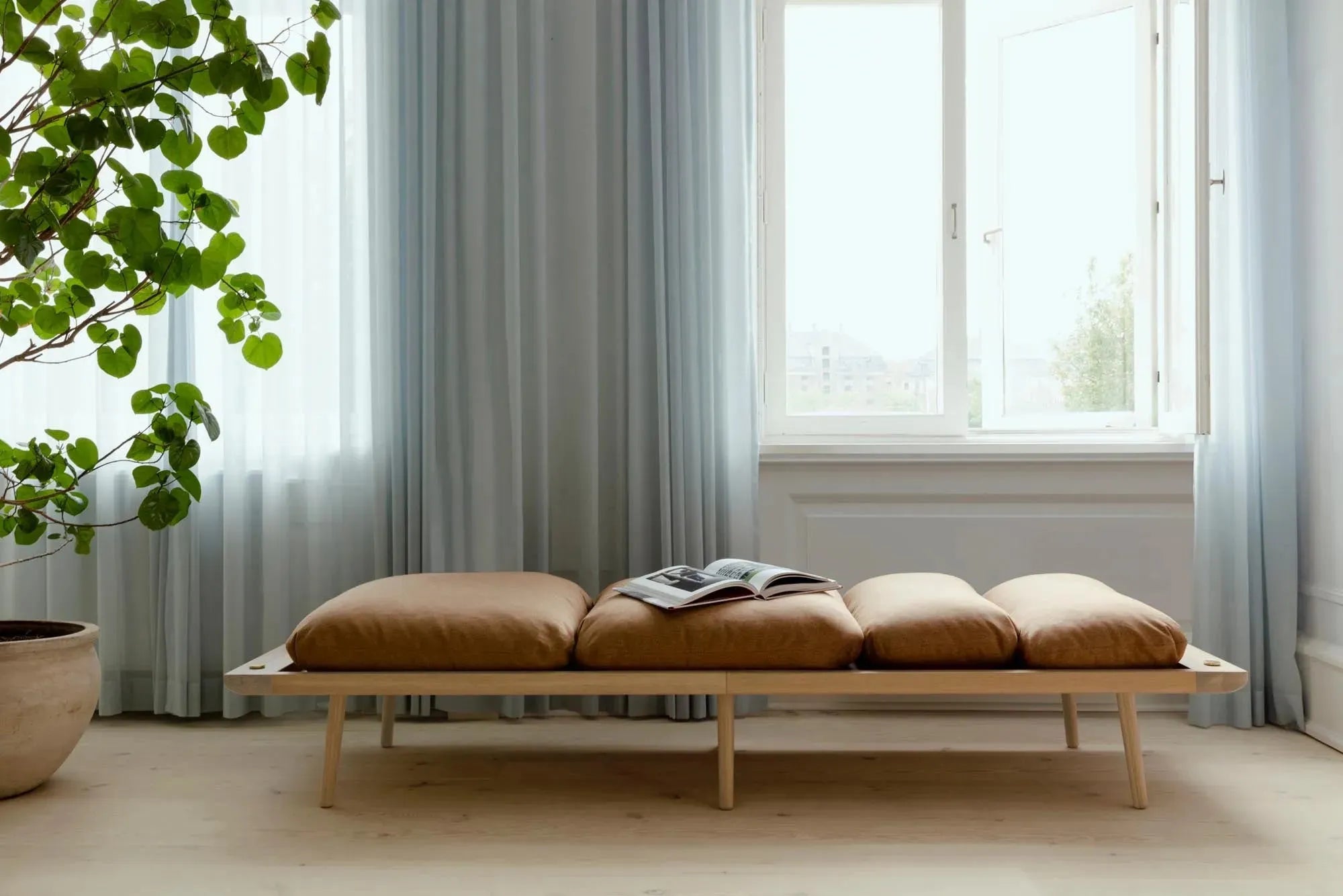 Stilvolles Daybed von Umage für entspanntes Wohnen im skandinavischen Stil.