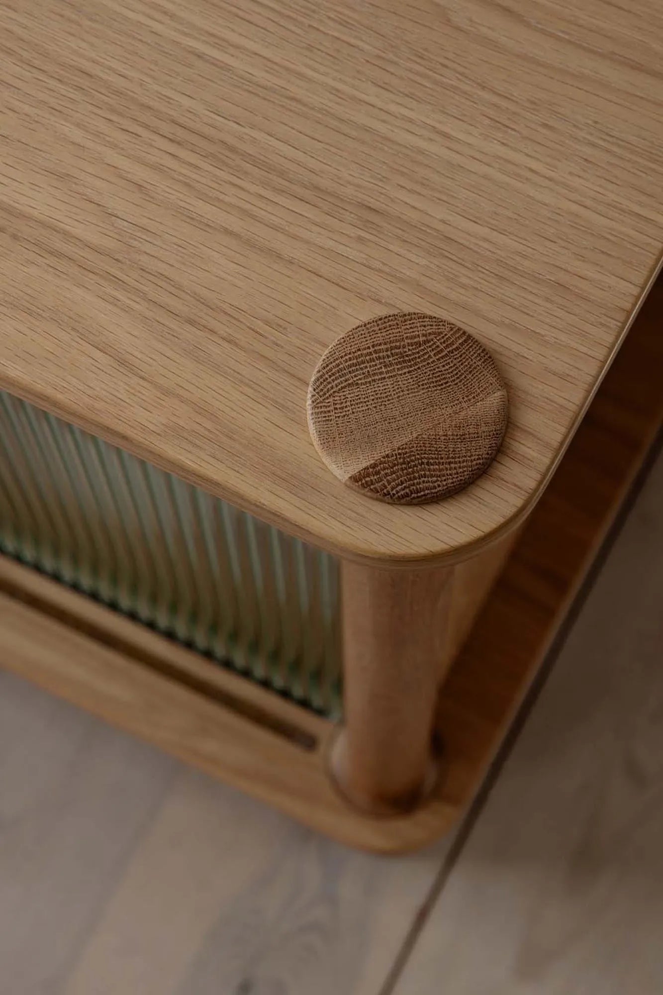 Stilvolles Umage Italic Sideboard mit zwei eleganten Holztüren.