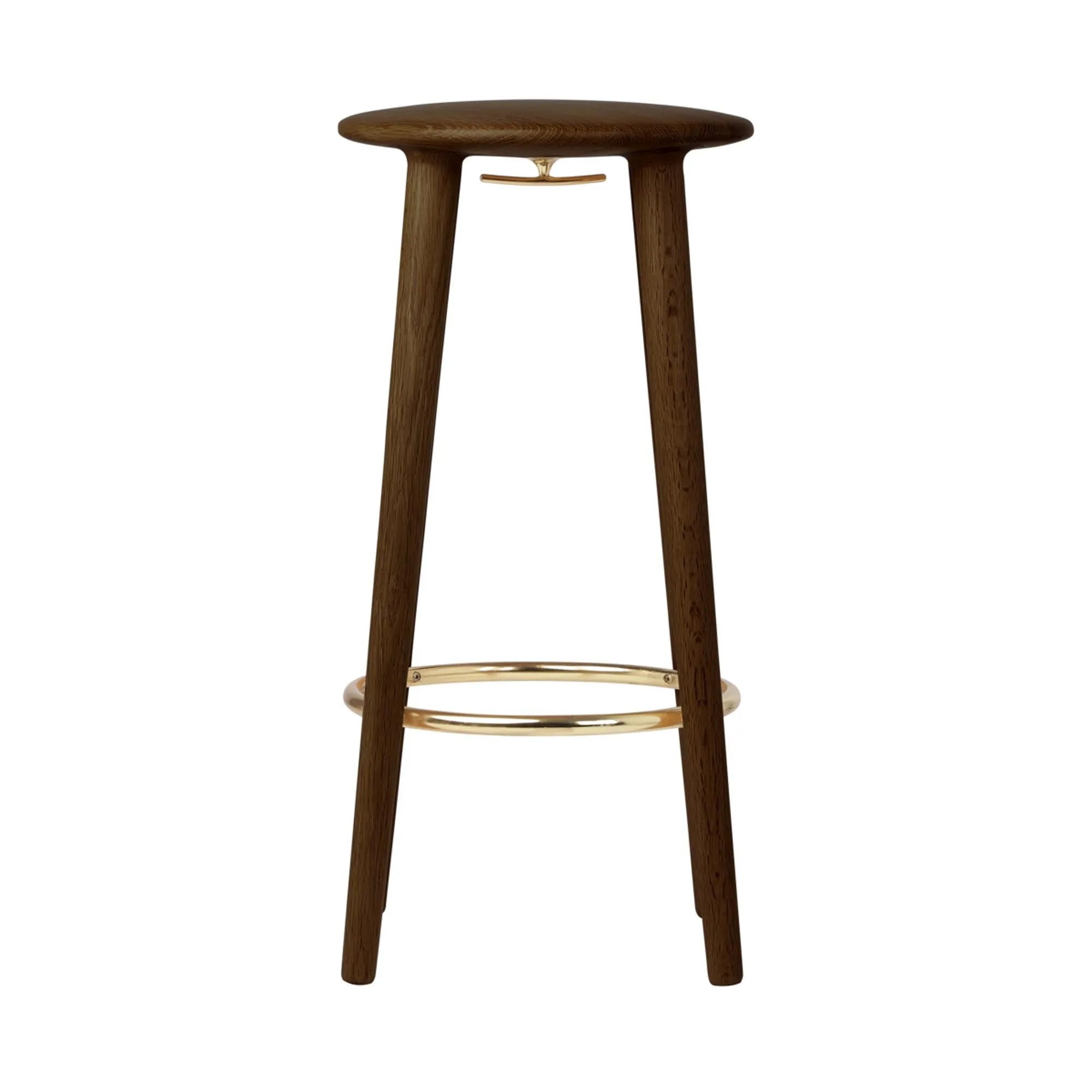 The Socialite Counter stool in Eiche Natur präsentiert im Onlineshop von KAQTU Design AG. Barhocker ist von Umage