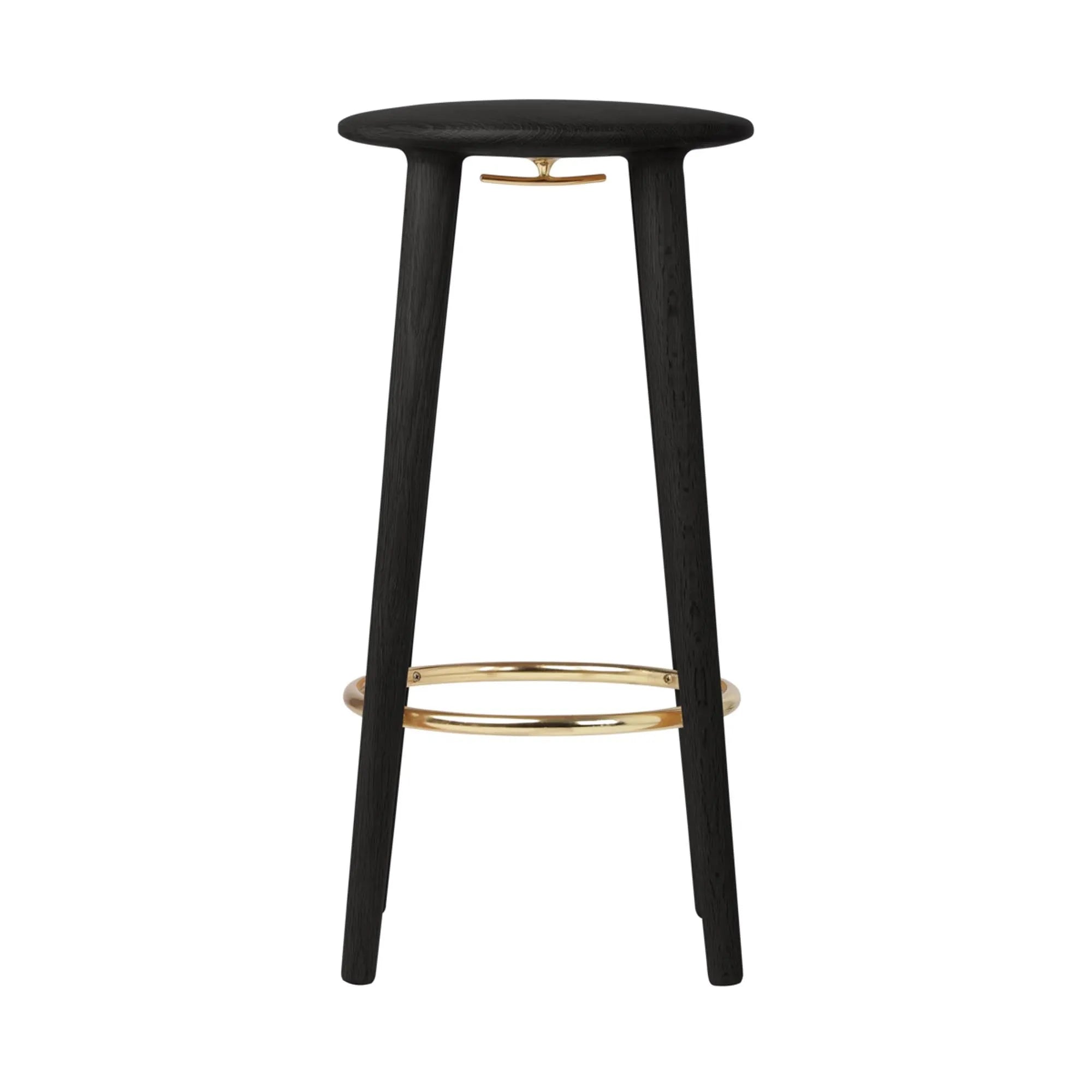 The Socialite Counter stool in Eiche Schwarz präsentiert im Onlineshop von KAQTU Design AG. Barhocker ist von Umage