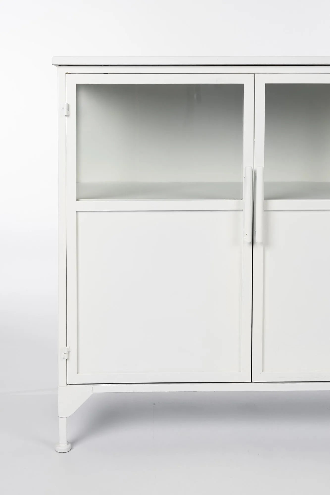 Stilvolles MIYA LOW Sideboard mit 3 Türen von White Label Living.