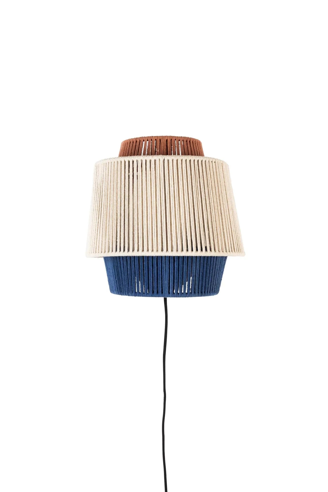 Wandleuchte Yumi in Blau/Schwarz präsentiert im Onlineshop von KAQTU Design AG. Wandleuchte ist von White Label Living