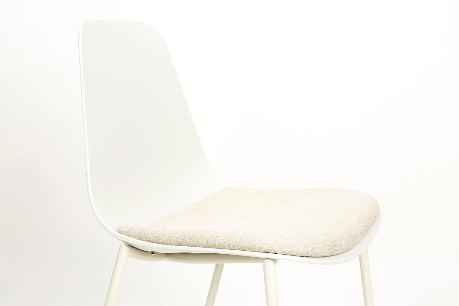 Stuhl Jeffrey White in White präsentiert im Onlineshop von KAQTU Design AG. Stuhl ist von White Label Living