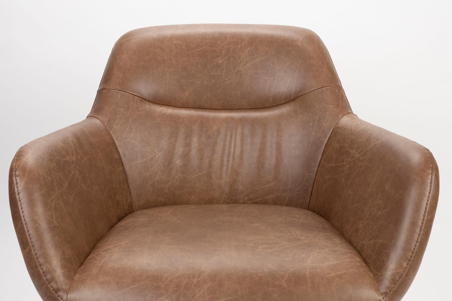 Dude Loungesessel Vintage Braun in Brown präsentiert im Onlineshop von KAQTU Design AG. Sessel mit Armlehnen ist von White Label Living