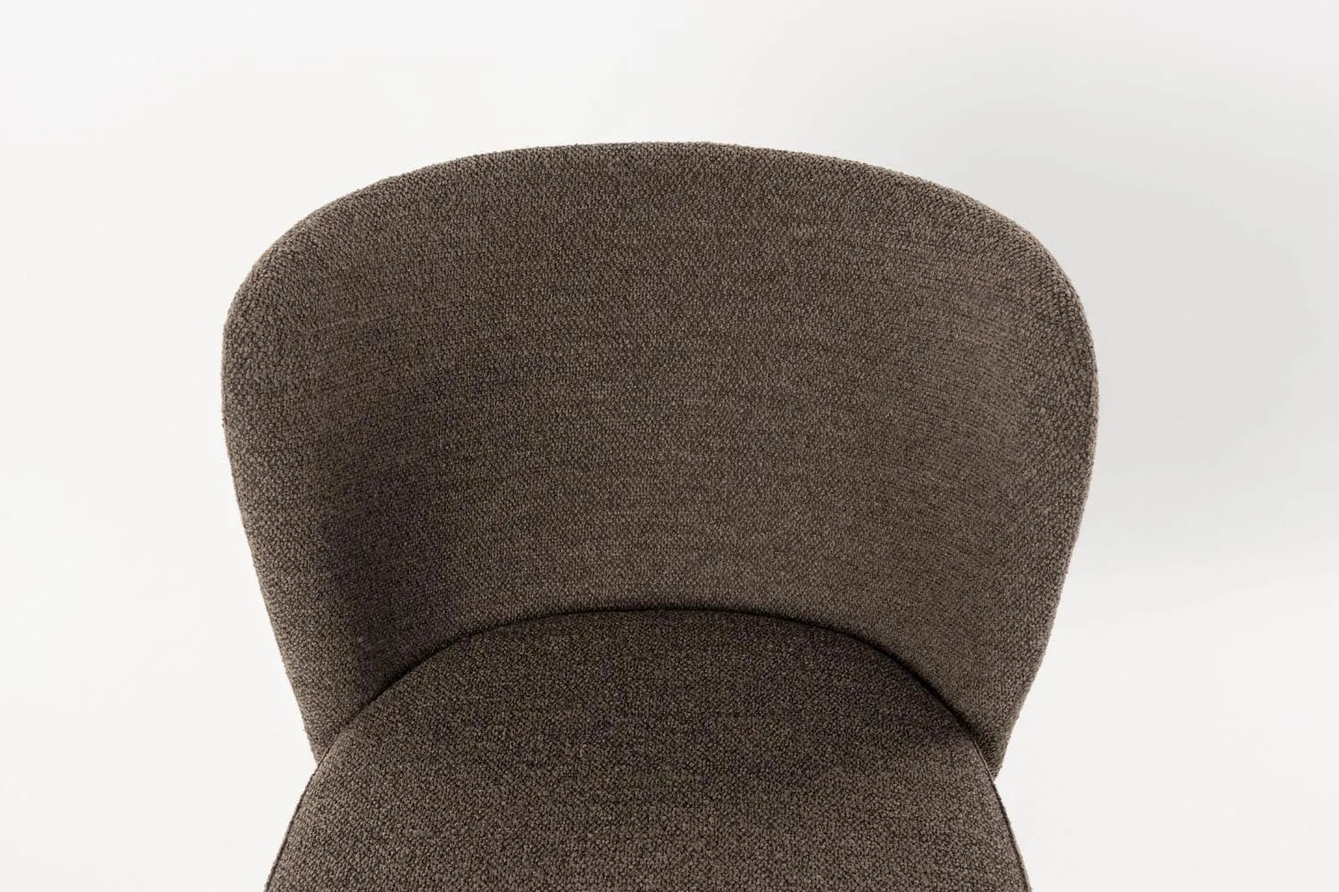 Guus Stuhl Braun in Brown präsentiert im Onlineshop von KAQTU Design AG. Schalenstuhl ist von White Label Living