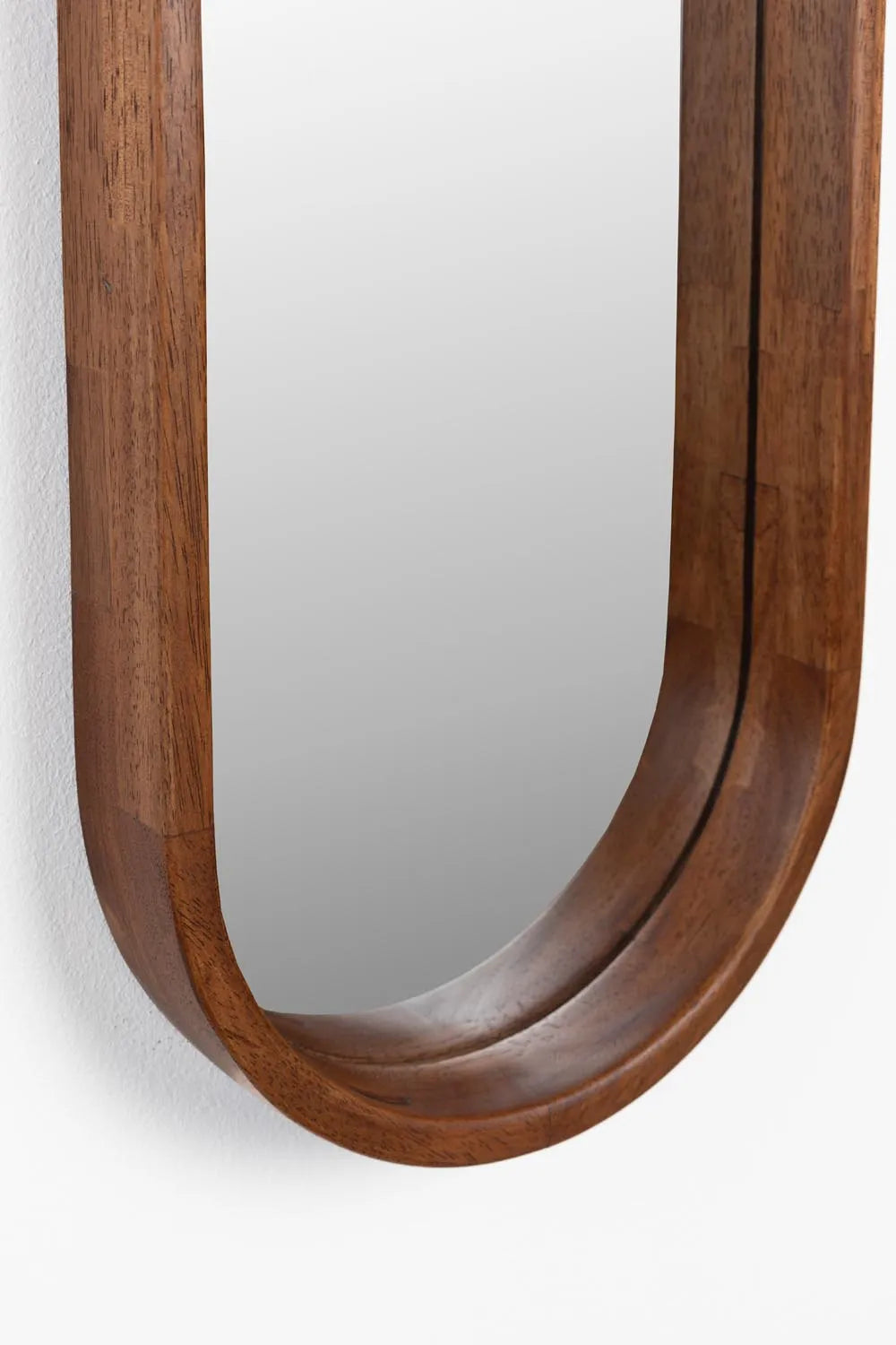 Nyko Spiegel Oval in Beige präsentiert im Onlineshop von KAQTU Design AG. Spiegel ist von White Label Living