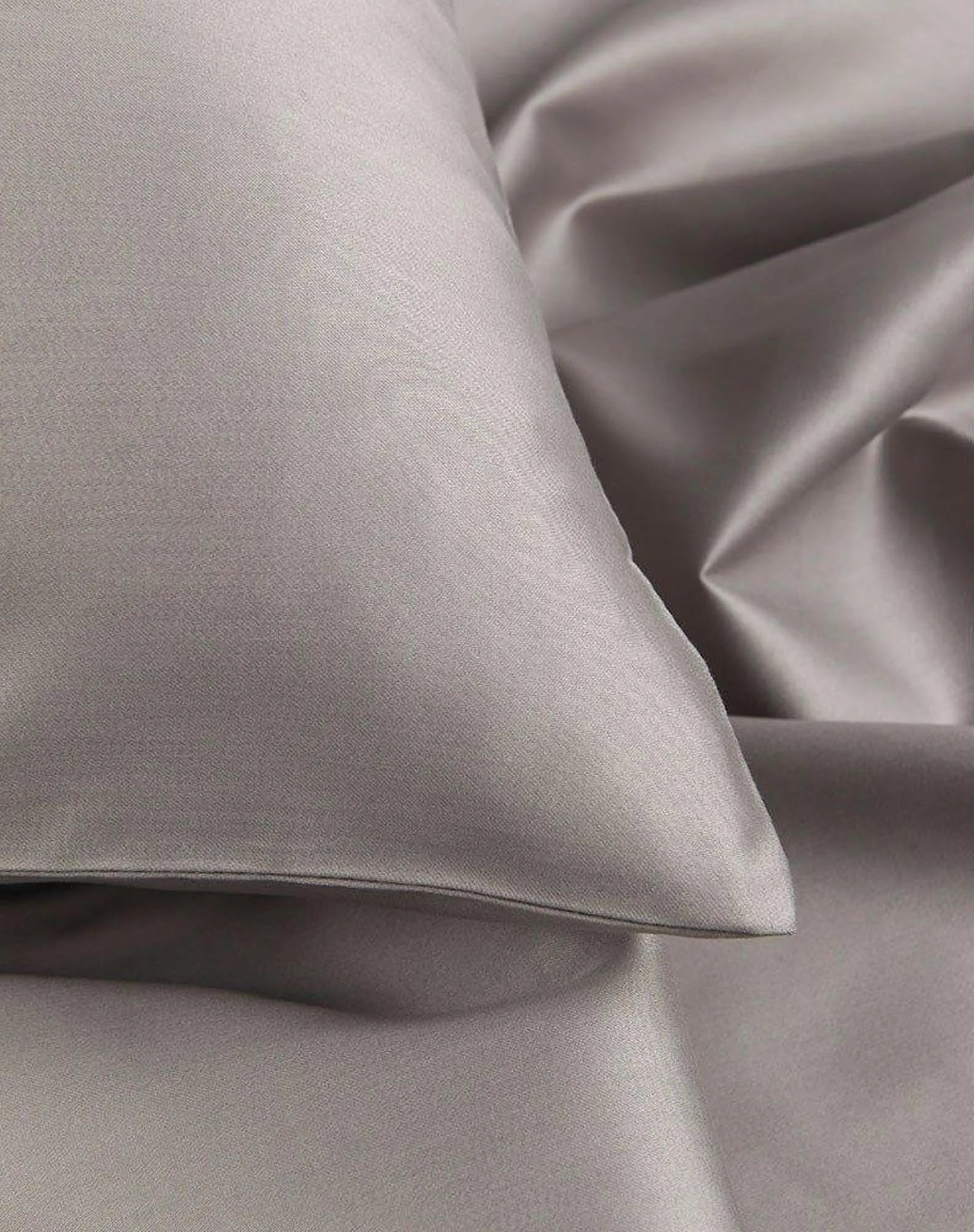 Luxuriöses Fixleintuch aus ägyptischem Baumwoll-Satin: Eleganz, Weichheit, Langlebigkeit für Ihr Schlafzimmer.