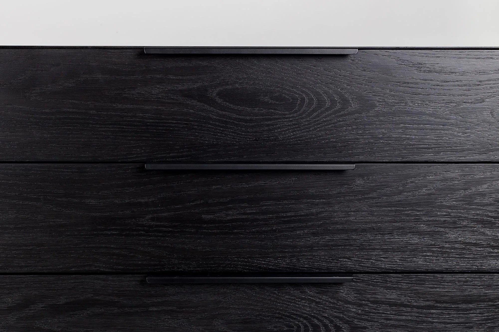 Stilvolles Sideboard Travis von Zuiver: Design trifft auf Funktion.