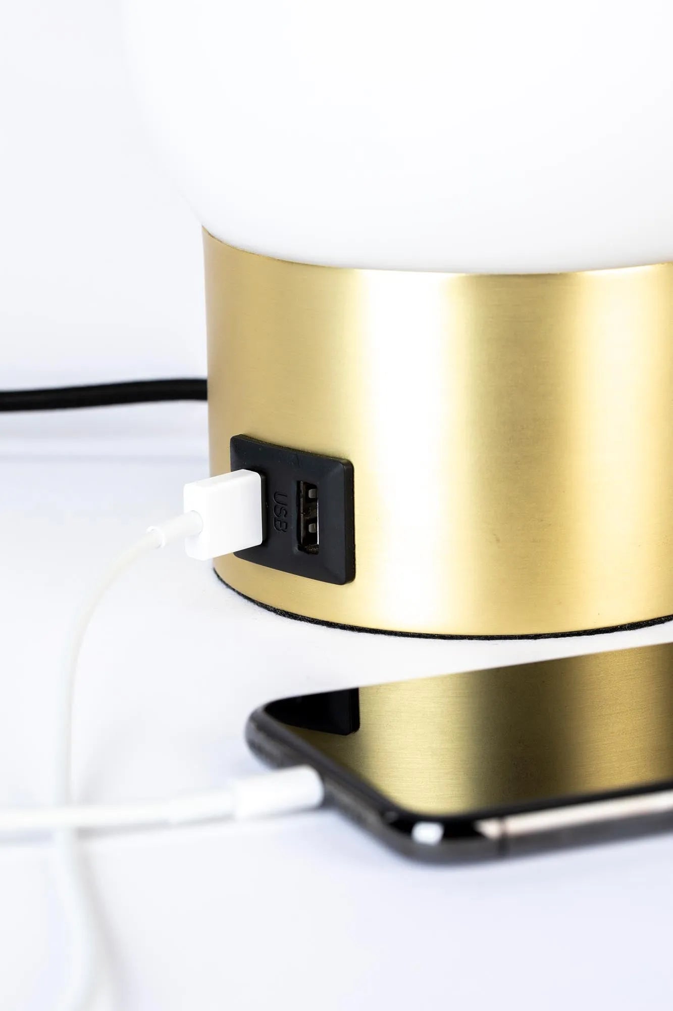 Elegante Tischlampe Urban Charger mit USB-Port von Zuiver.