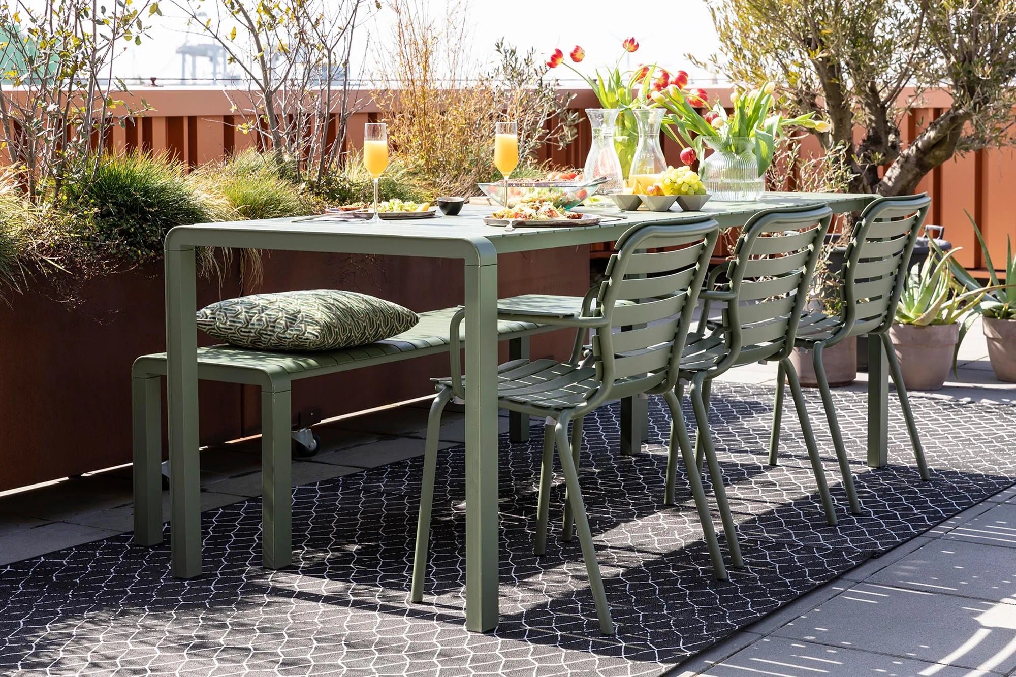 Gartenstuhl mit Armlehne Vondel - KAQTU Design