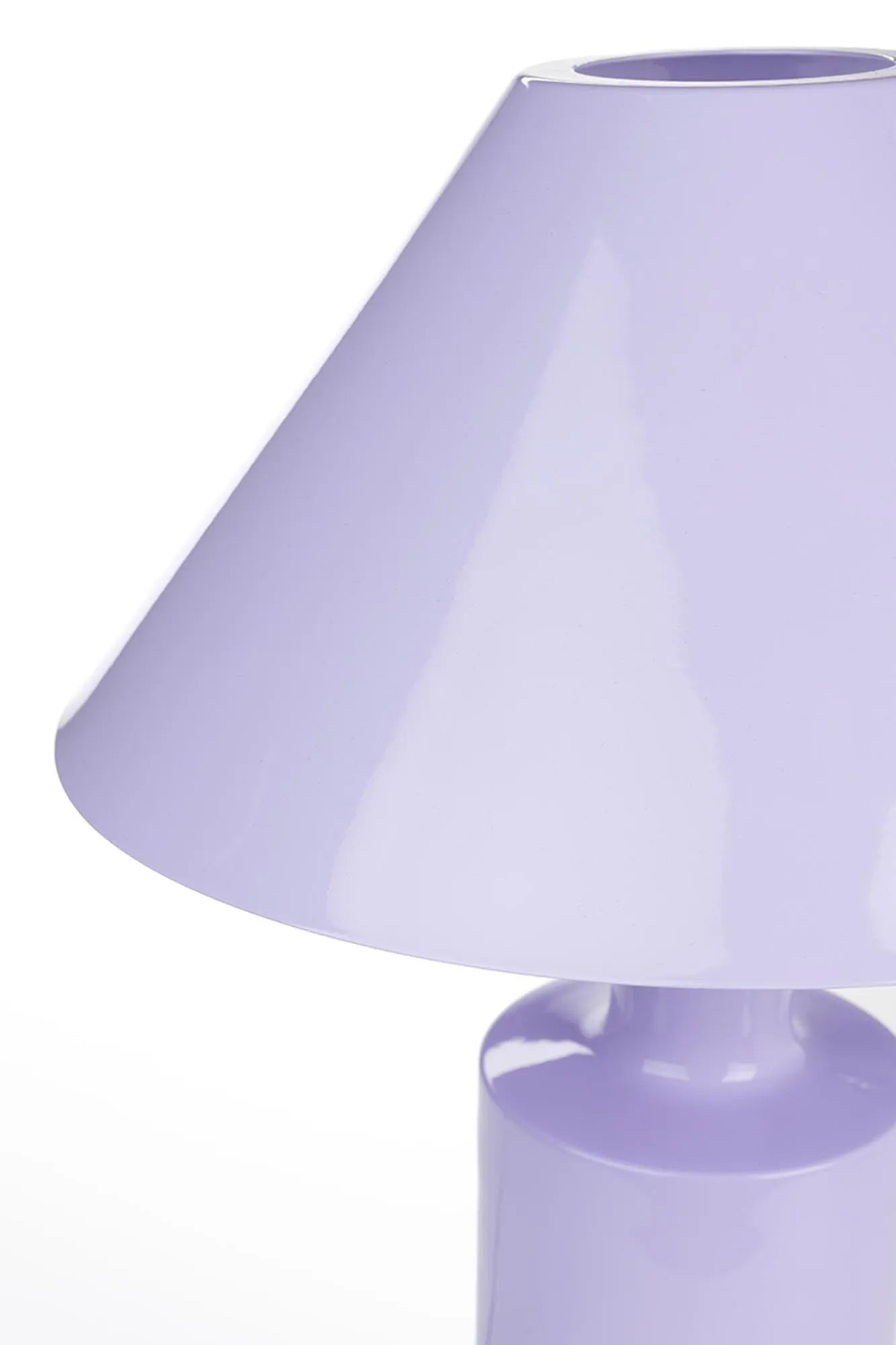 Tischleuchte Wonders in Shiny Lilac präsentiert im Onlineshop von KAQTU Design AG. Tischleuchte ist von Zuiver