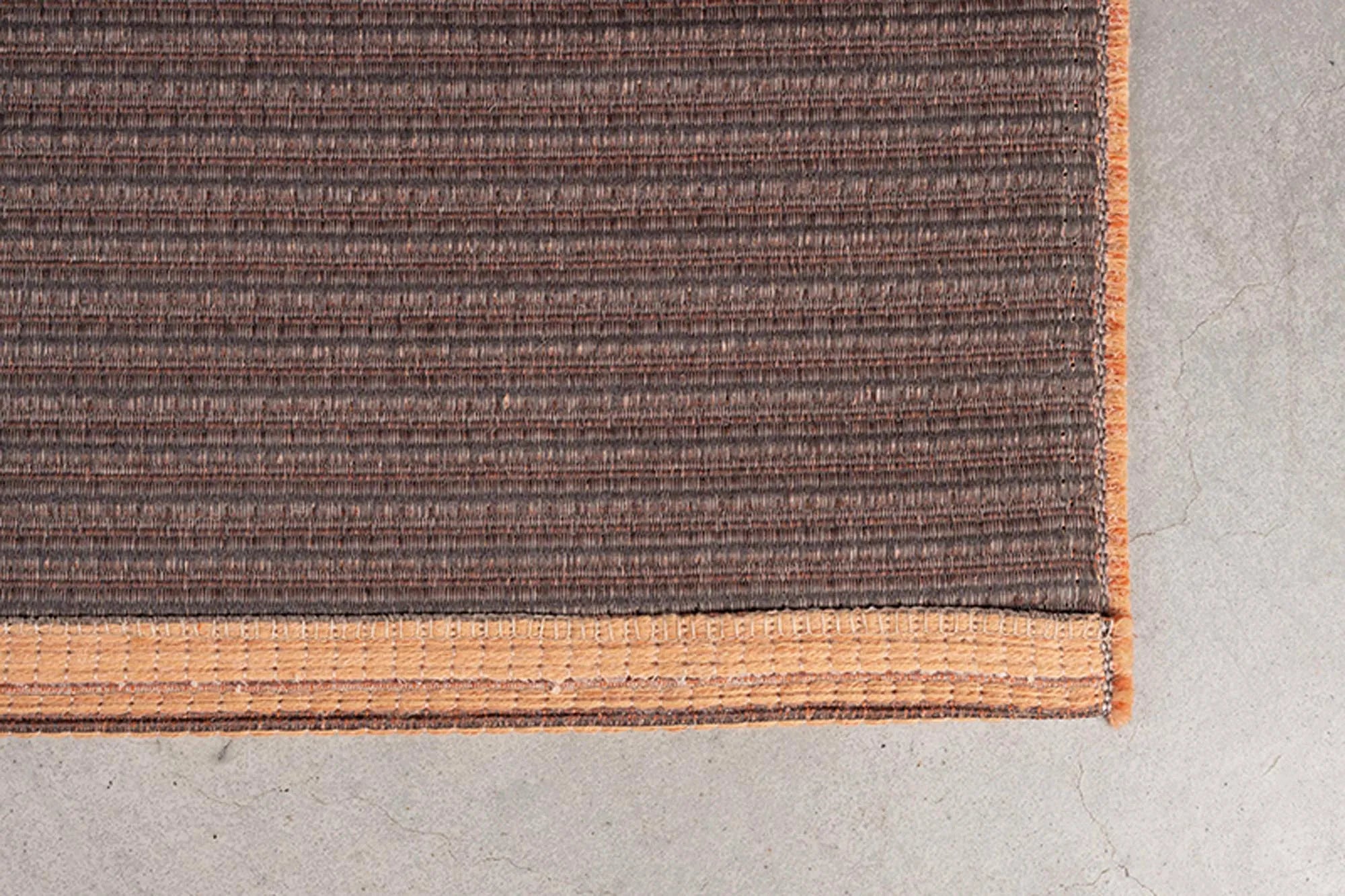 Teppich Waves in Salmon Orange präsentiert im Onlineshop von KAQTU Design AG. Teppich ist von Zuiver