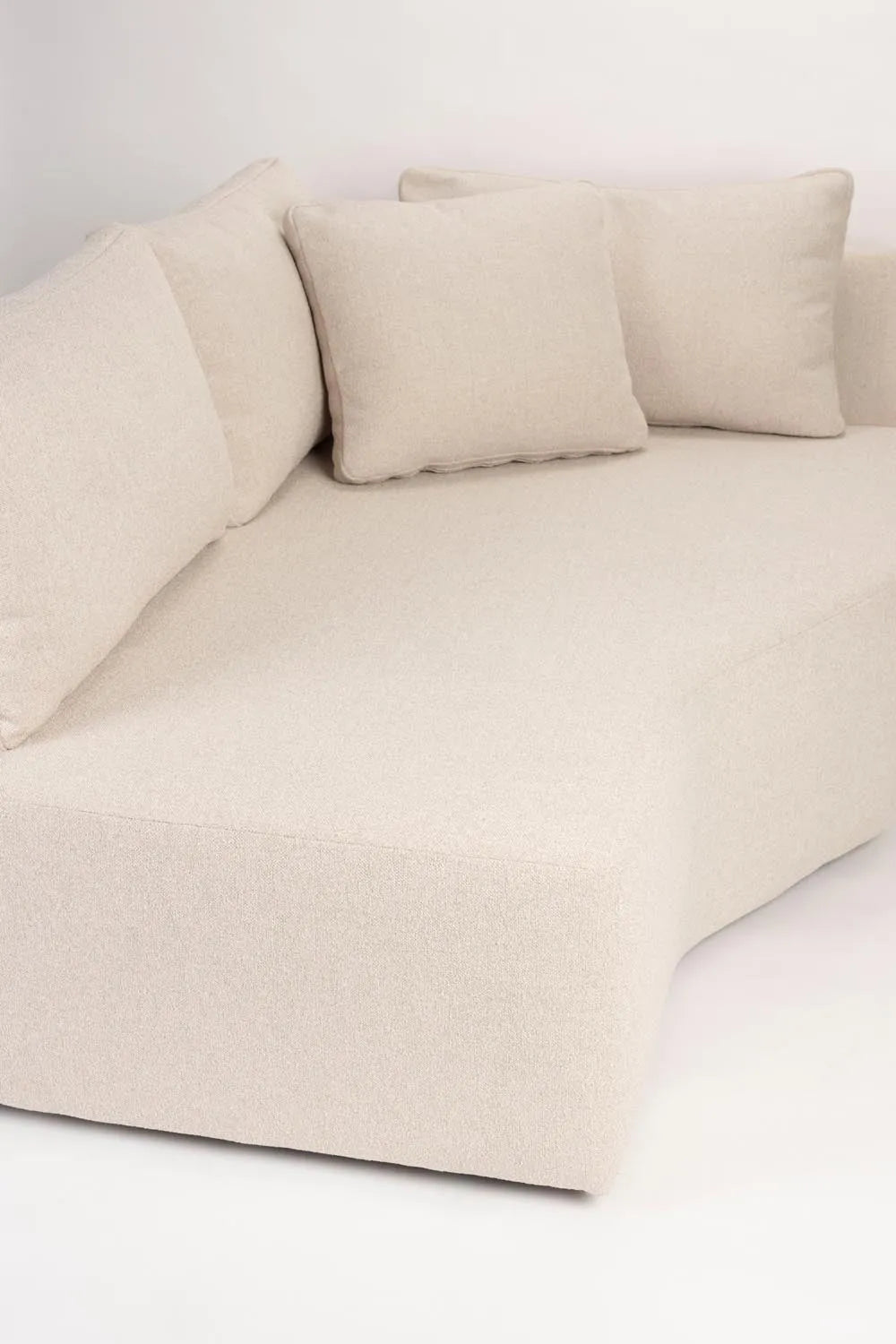 Prosper Sofa Left in Sand präsentiert im Onlineshop von KAQTU Design AG. 3er Sofa ist von Zuiver