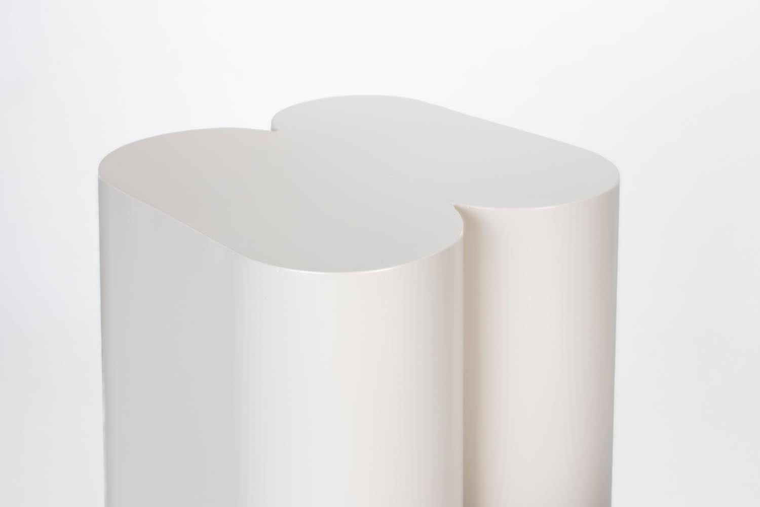 Shape-Pflanzenständer (2er-Set) in Beige präsentiert im Onlineshop von KAQTU Design AG. Vase ist von Zuiver