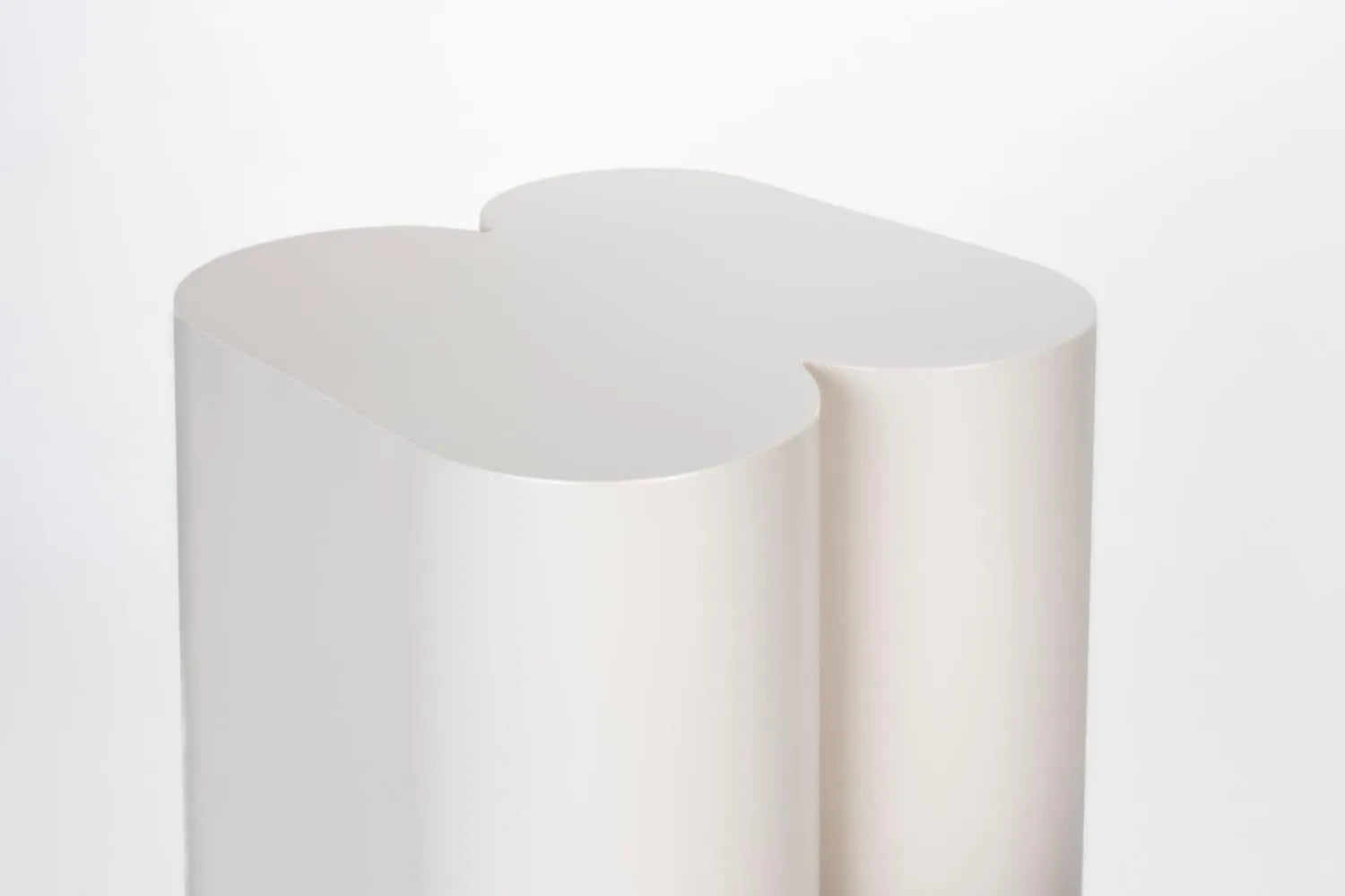 Shape-Pflanzenständer (2er-Set) in Beige präsentiert im Onlineshop von KAQTU Design AG. Vase ist von Zuiver