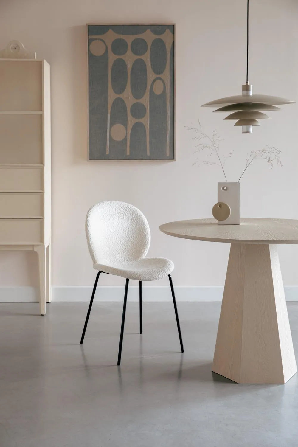 Pilar Table Naturreis in Beige präsentiert im Onlineshop von KAQTU Design AG. Esstisch ist von Zuiver