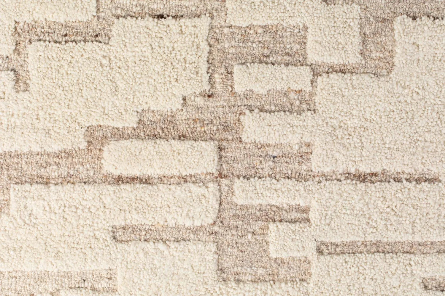 Hills Teppich 200x300 in Beige präsentiert im Onlineshop von KAQTU Design AG. Teppich ist von Zuiver