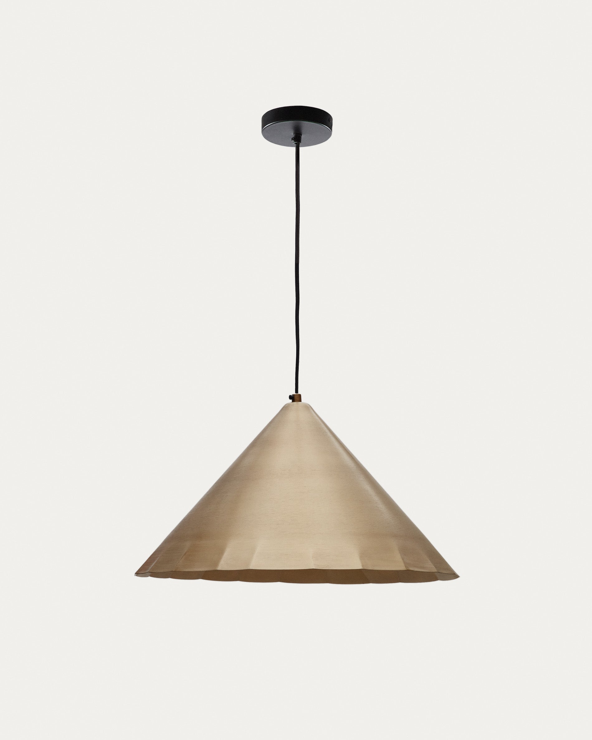 Parlava Pendelleuchte Messing Ø 46 cm in Gold präsentiert im Onlineshop von KAQTU Design AG. Pendelleuchte ist von Kave Home