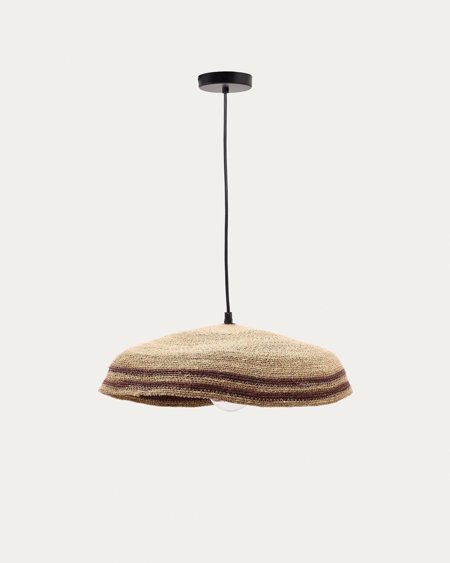 Vinyola Deckenlampe aus Naturfasern mit naturfarbenem und schwarzem Finish Ø 44 cm in Braun präsentiert im Onlineshop von KAQTU Design AG. Pendelleuchte ist von Kave Home