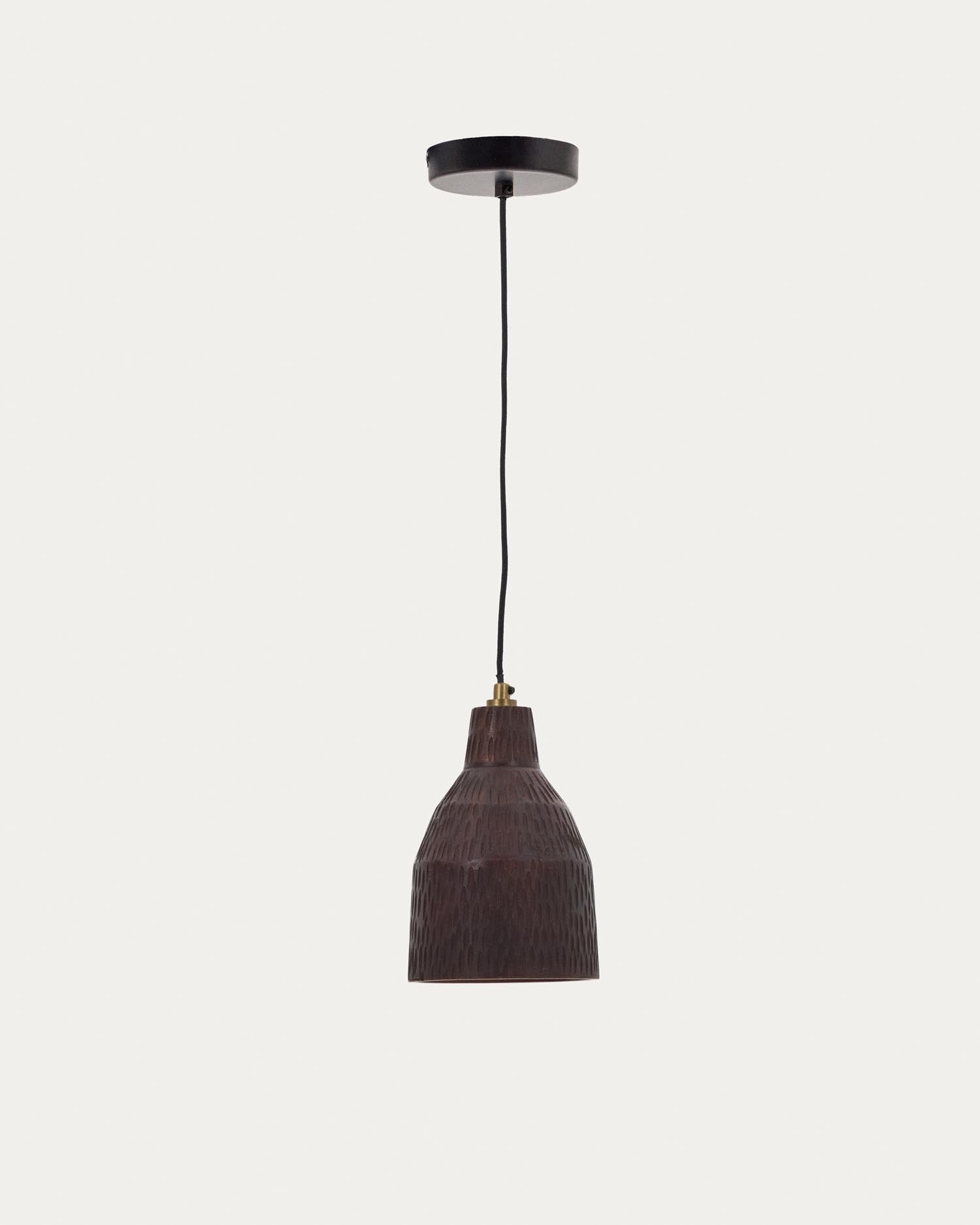 Verlängerte Deckenleuchte Amire aus Holz mit schwarzem Finish Ø 15 cm in Schwarz präsentiert im Onlineshop von KAQTU Design AG. Pendelleuchte ist von Kave Home