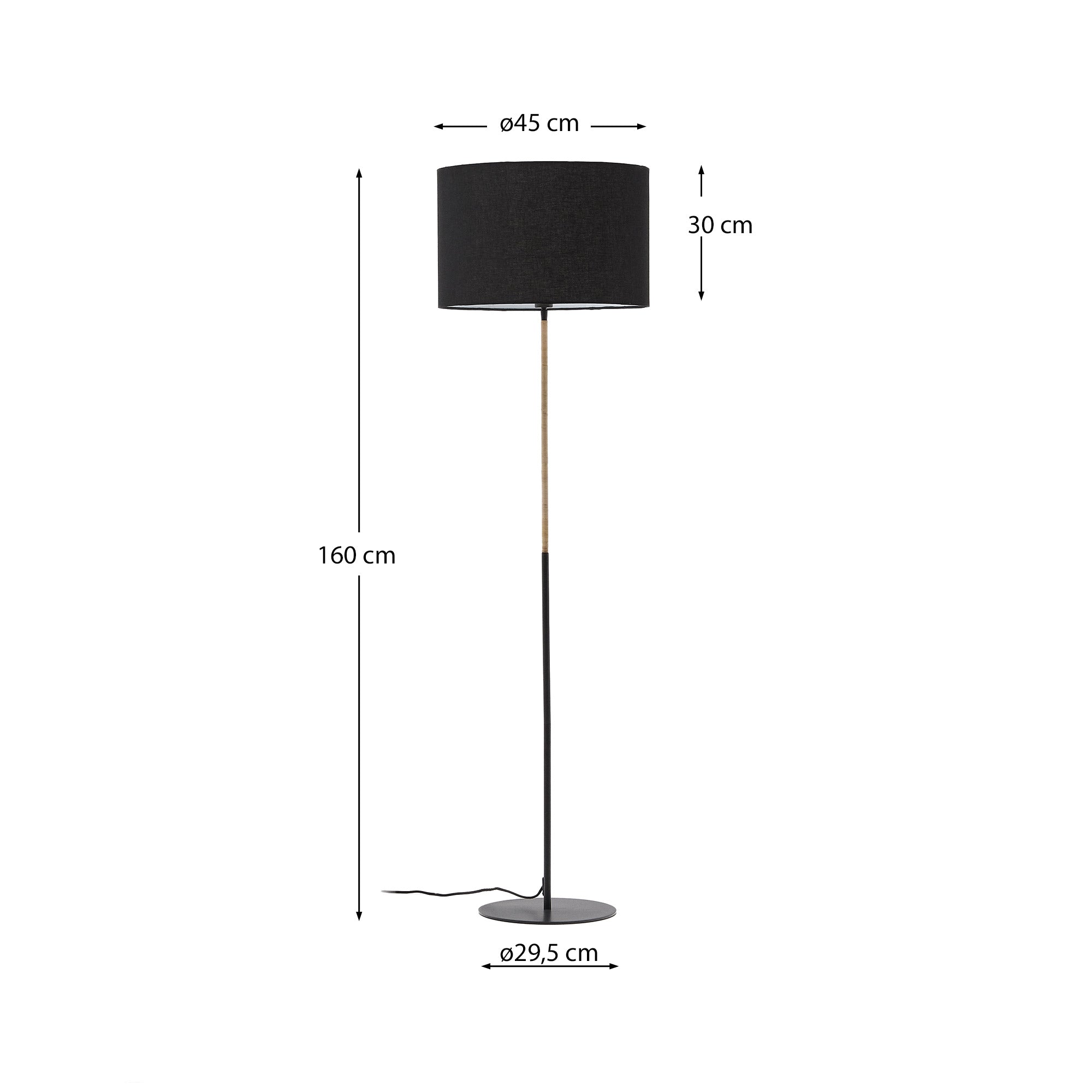 Canar Stehlampe aus Metall und Rattan mit schwarzem Baumwollschirm in Schwarz präsentiert im Onlineshop von KAQTU Design AG. Stehleuchte ist von Kave Home