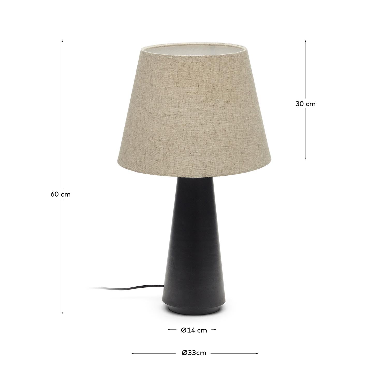 Torrent Tischlampe aus Metall in Schwarz und Lampenschirm aus Leinen in Schwarz präsentiert im Onlineshop von KAQTU Design AG. Tischleuchte ist von Kave Home