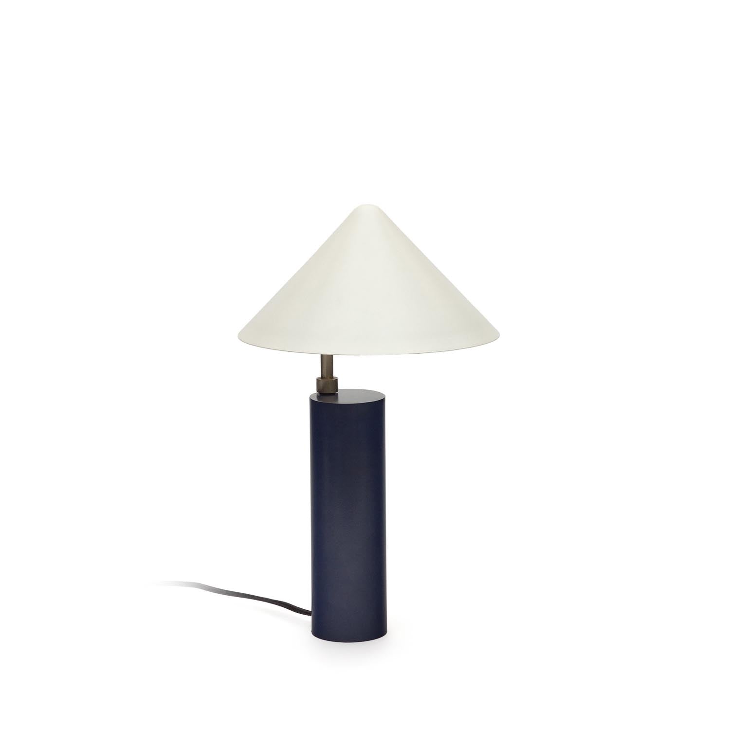 Shiva Tischlampe aus Metall in Blau und Weiß in Blau präsentiert im Onlineshop von KAQTU Design AG. Tischleuchte ist von Kave Home