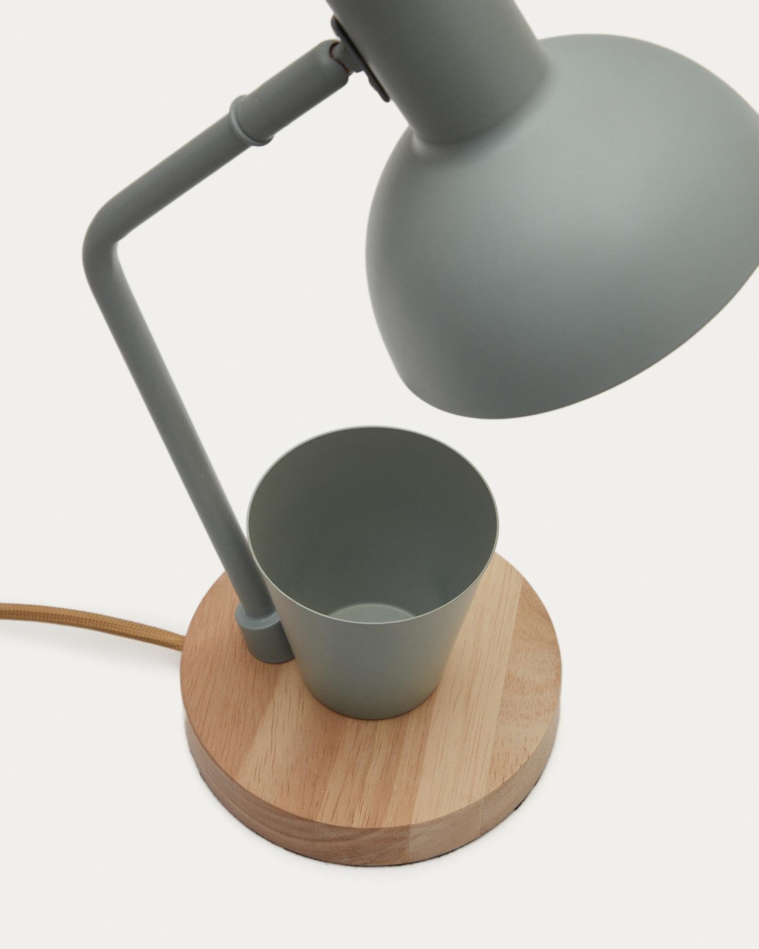 Katia Schreibtischlampe aus Holz und grünem Metall     in Grün präsentiert im Onlineshop von KAQTU Design AG. Tischleuchte ist von Kave Home