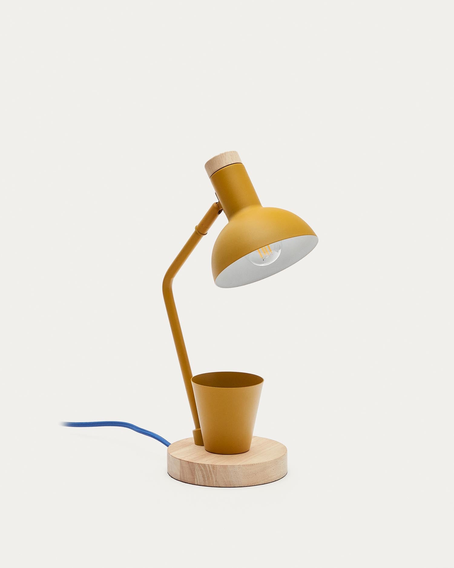 Katia Schreibtischlampe aus Holz und senffarbenem Metall     in Senfgelb präsentiert im Onlineshop von KAQTU Design AG. Tischleuchte ist von Kave Home