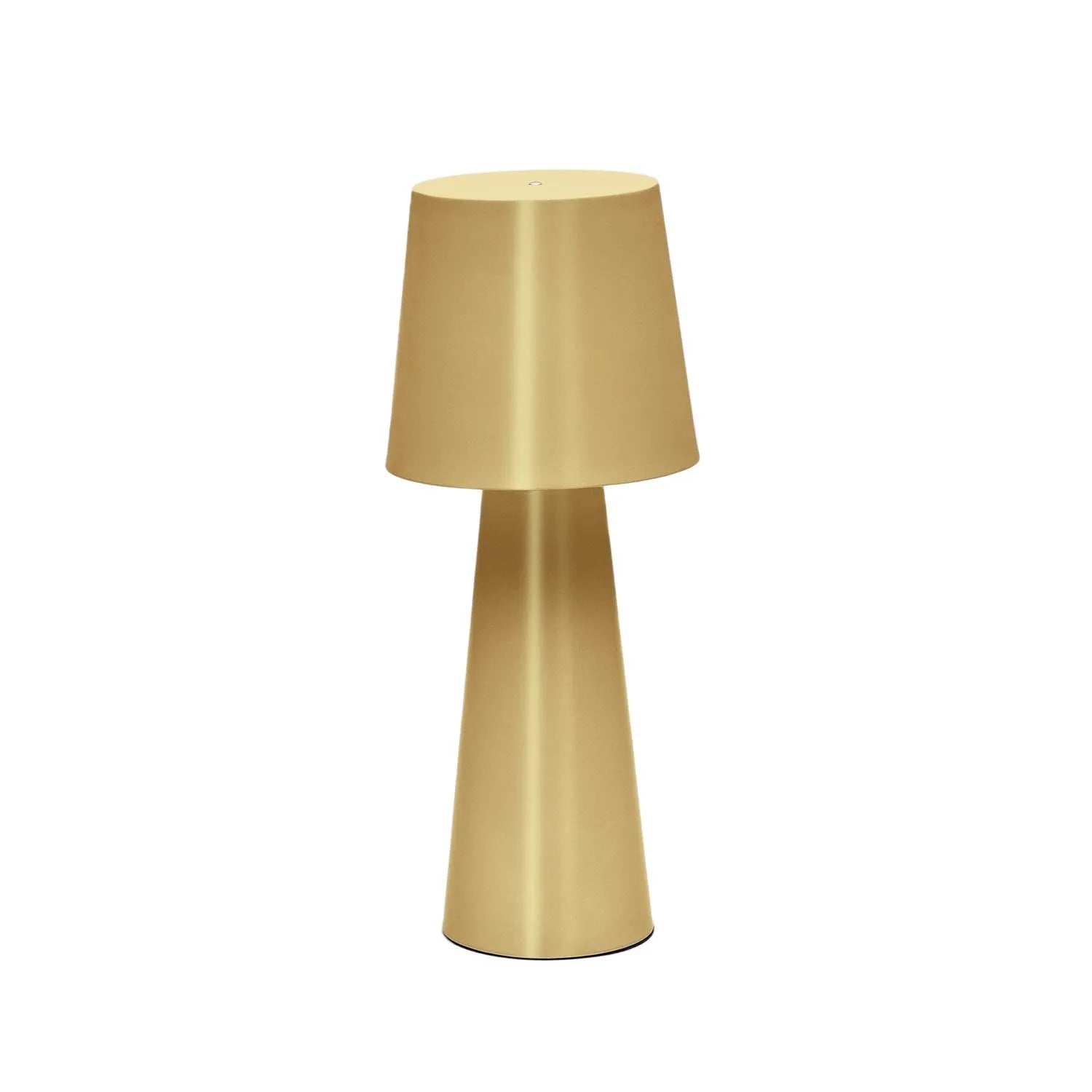 Die Arenys Tischlampe von Kave Home: Eleganz in Gold, robustes Metall, minimalistisches Design – ein stilvoller Blickfang für jeden Raum.