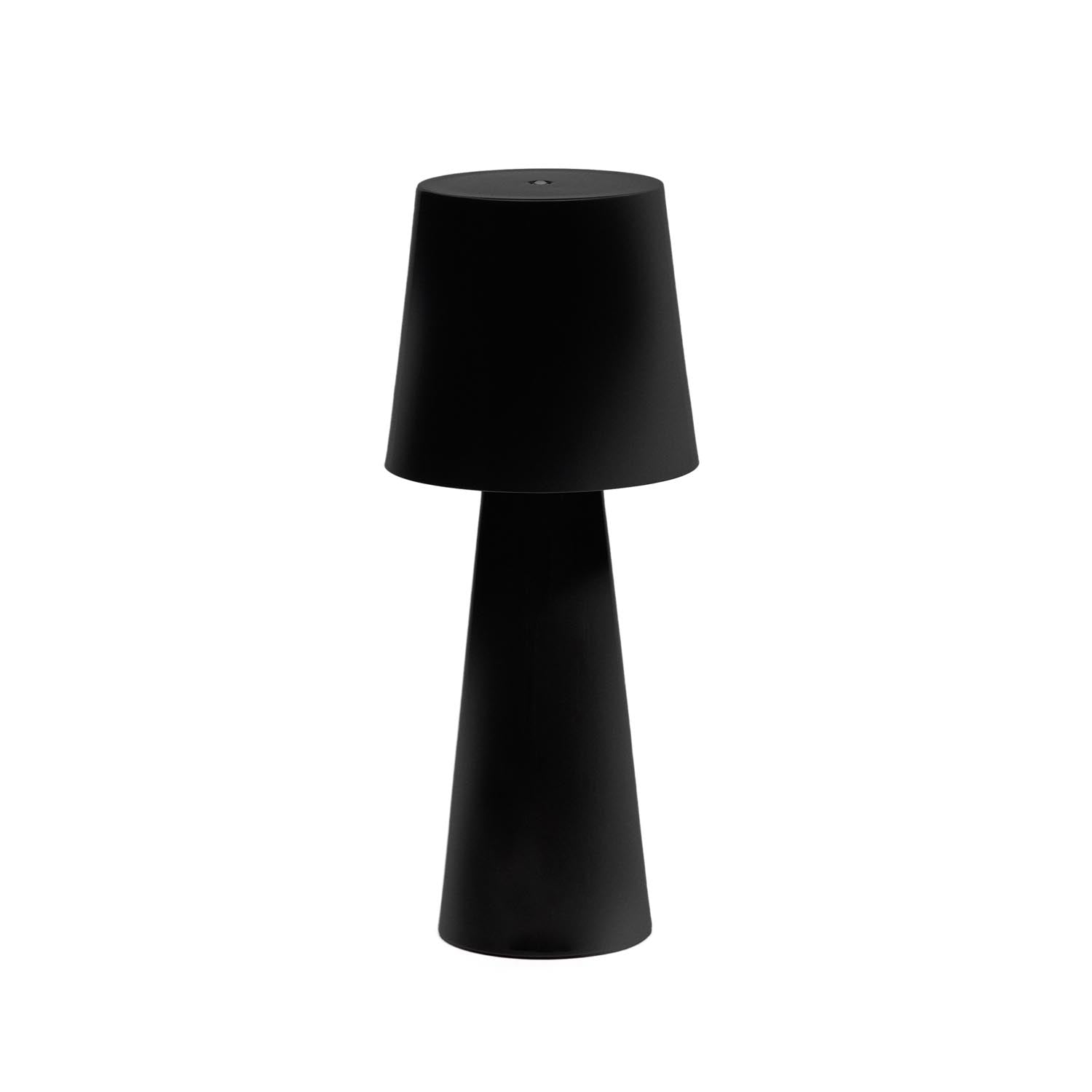 Arenys Outdoor Tischlampe groß aus Metall mit schwarzem Lackfinish in Schwarz präsentiert im Onlineshop von KAQTU Design AG. Tischleuchte ist von Kave Home