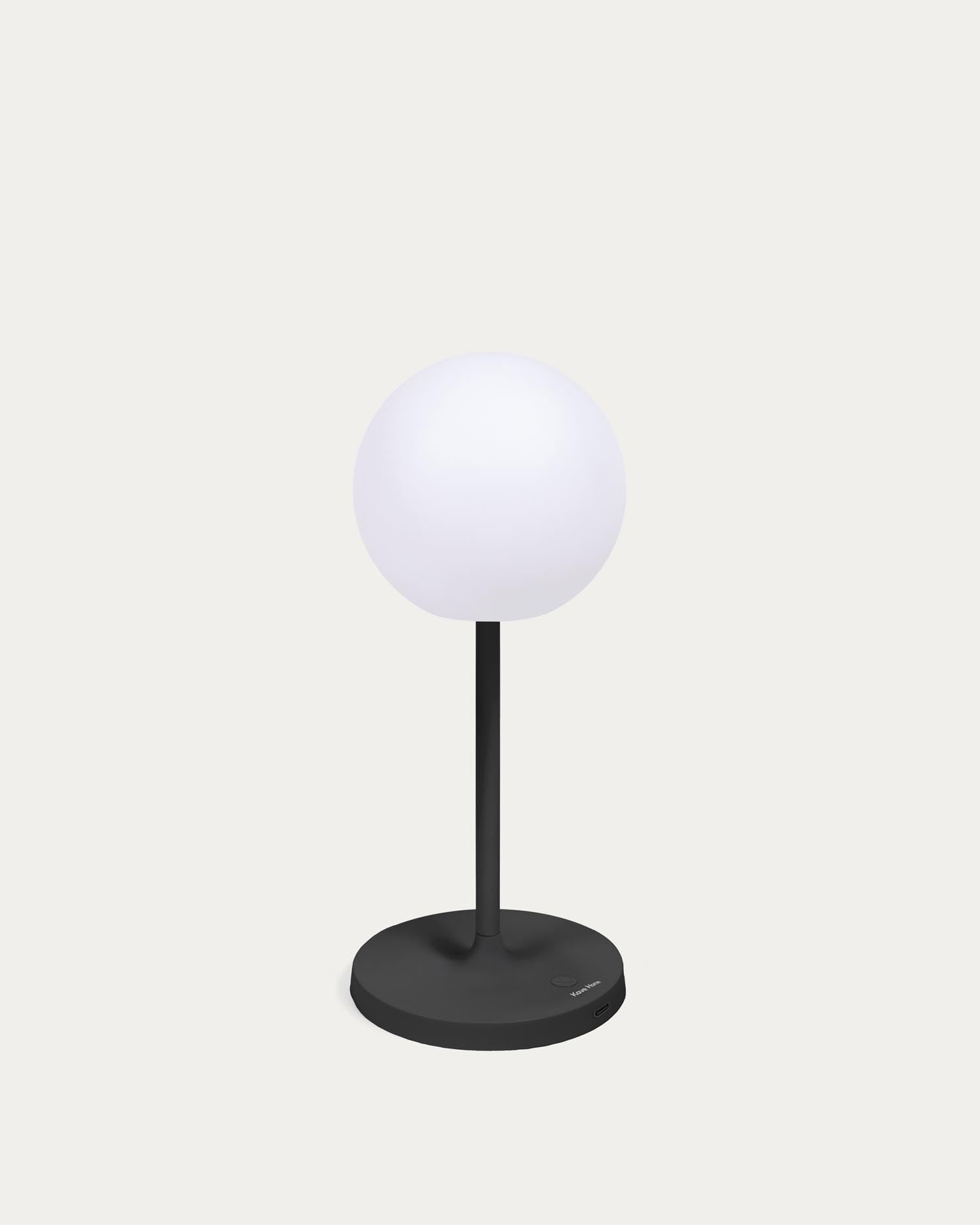 Outdoor Tischlampe Dinesh Aluminium in Schwarz 40 cm in Schwarz präsentiert im Onlineshop von KAQTU Design AG. Tischleuchte ist von Kave Home