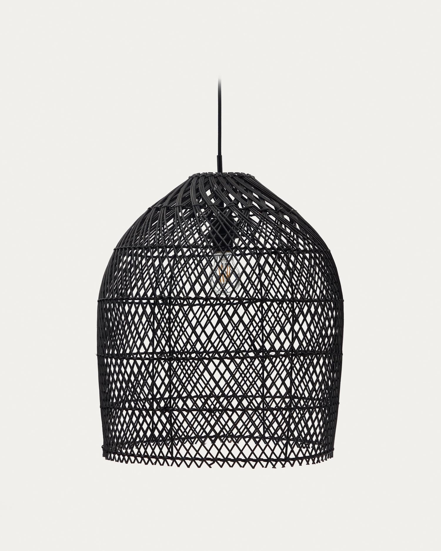 Domitila Lampenschirm für Pendelleuchte aus Rattan mit schwarzem Finish Ø 44 cm in Schwarz präsentiert im Onlineshop von KAQTU Design AG. Lampenschirm ist von Kave Home