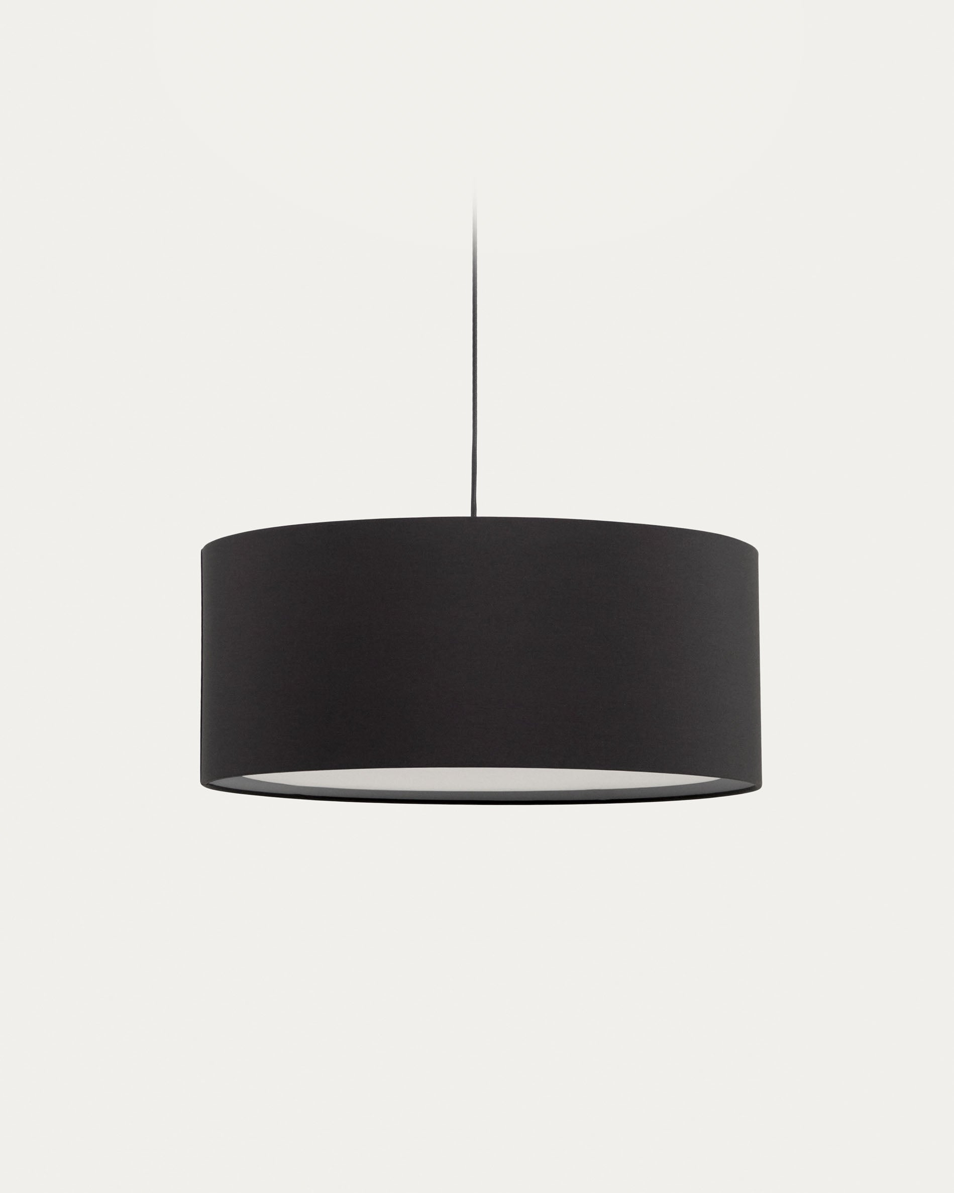 Lampenschirm für Deckenleuchte Santana in Schwarz mit Diffusor in Weiss Ø 50 cm in Schwarz präsentiert im Onlineshop von KAQTU Design AG. Lampenschirm ist von Kave Home