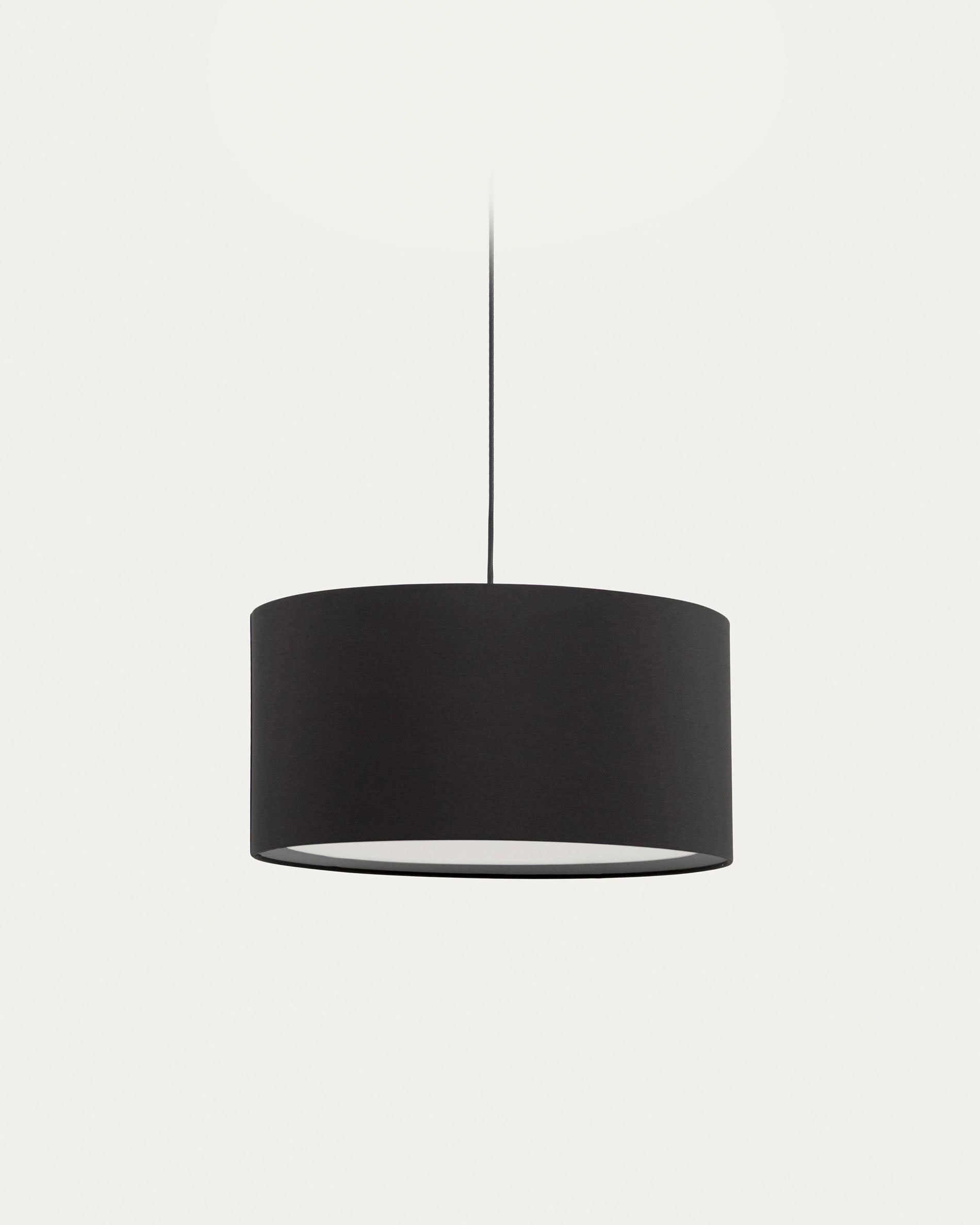 Lampenschirm für Deckenleuchte Santana in Schwarz mit Diffusor in Weiss Ø 40 cm in Schwarz präsentiert im Onlineshop von KAQTU Design AG. Lampenschirm ist von Kave Home