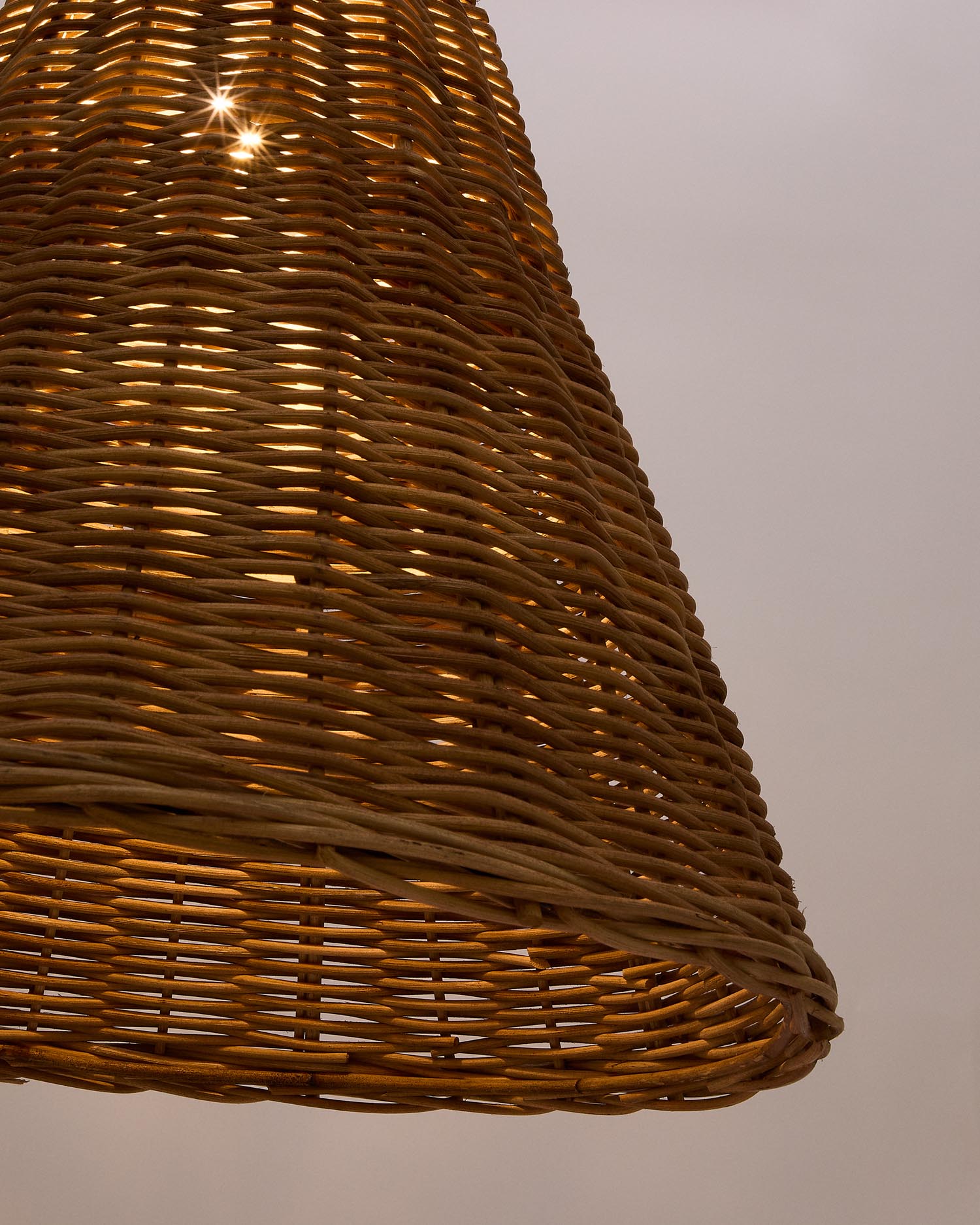 Calvia Schirm für Deckenlampe aus Rattan mit naturfarbenem Finish Ø 60 cm in Braun präsentiert im Onlineshop von KAQTU Design AG. Lampenschirm ist von Kave Home