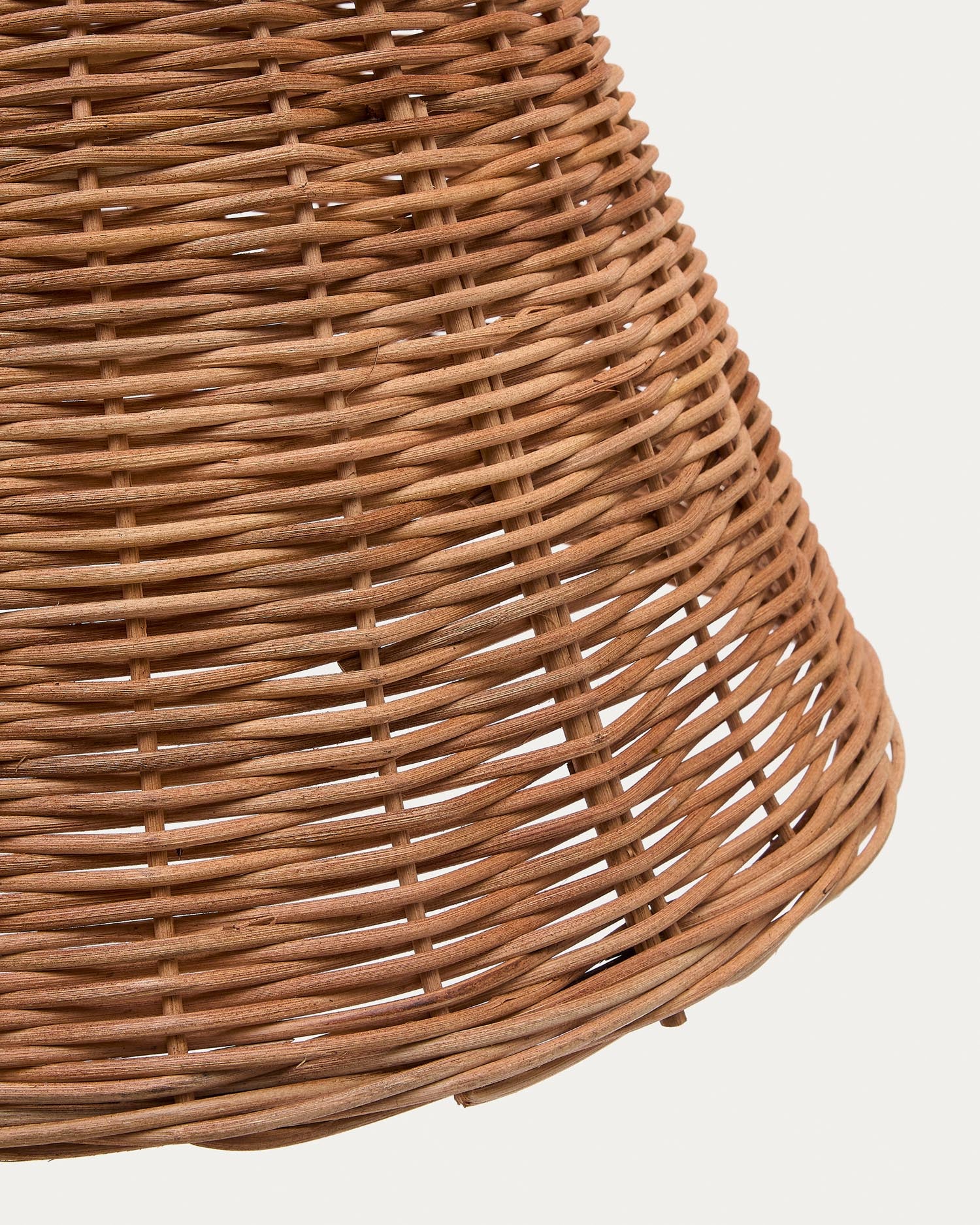 Calvia Schirm für Deckenlampe aus Rattan mit naturfarbenem Finish Ø 60 cm in Braun präsentiert im Onlineshop von KAQTU Design AG. Lampenschirm ist von Kave Home