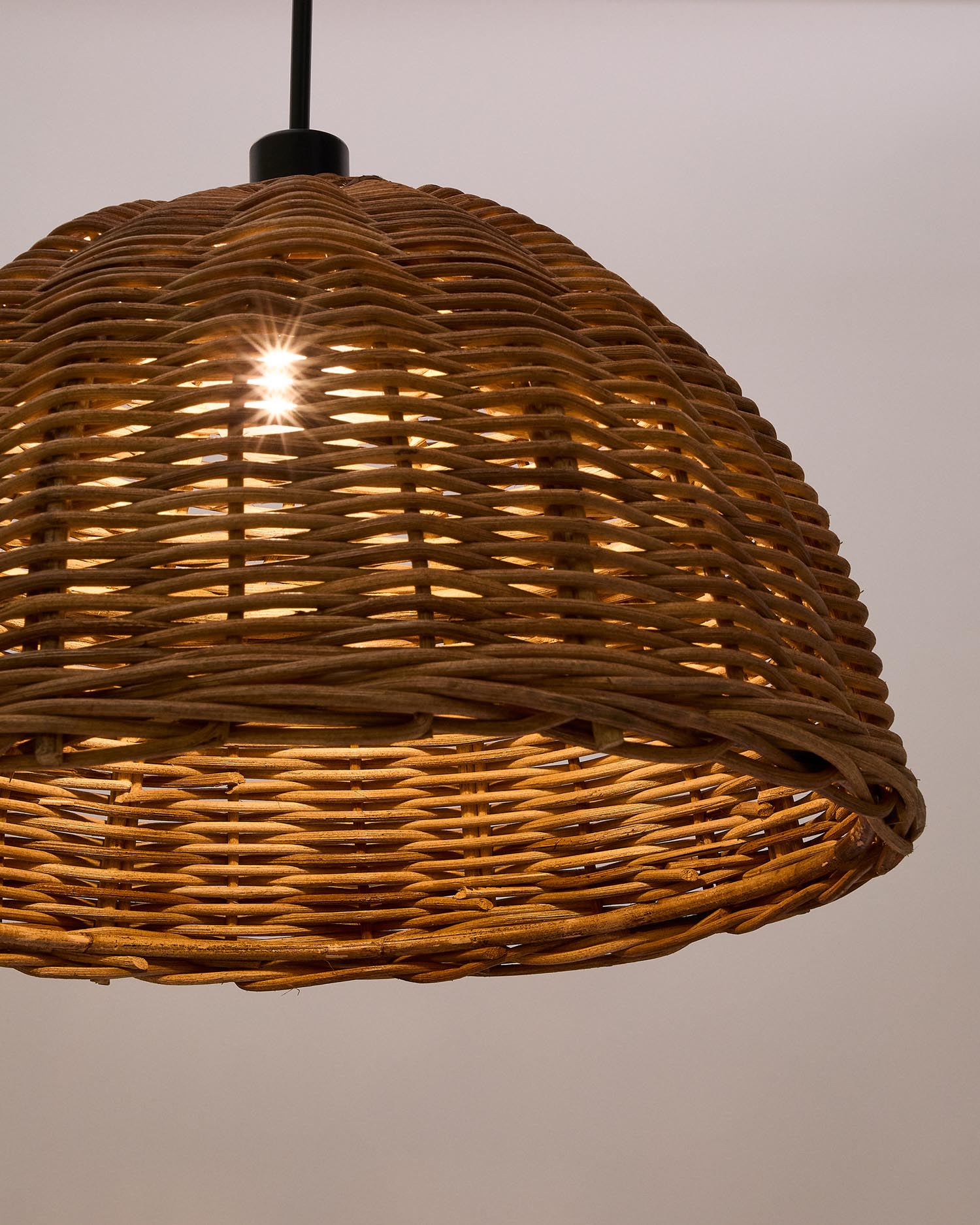 Jornets Schirm für Deckenlampe aus Rattan mit naturfarbenem Finish Ø 50 cm in Braun präsentiert im Onlineshop von KAQTU Design AG. Lampenschirm ist von Kave Home