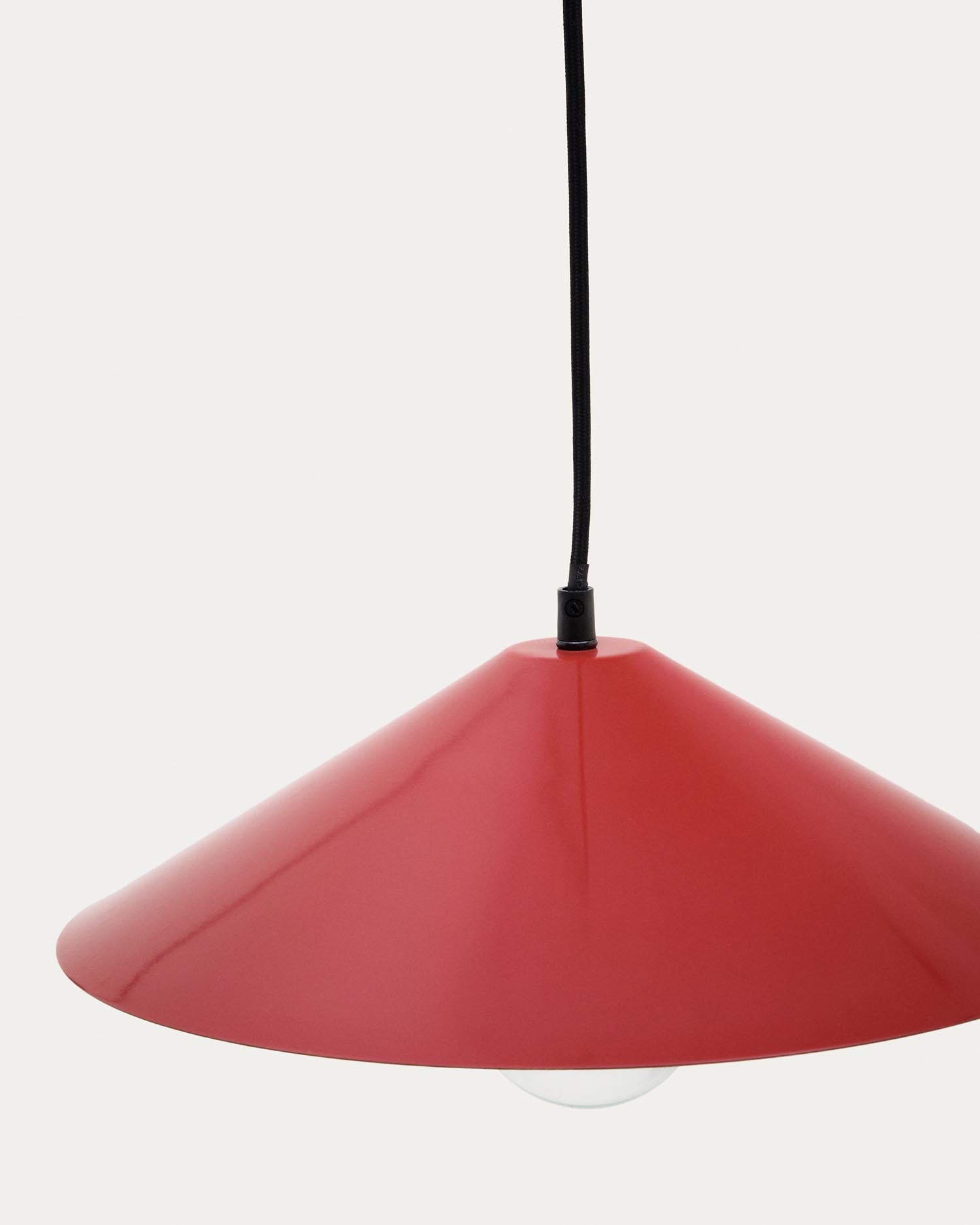 Wandleuchte Kally aus Metall mit rot lackiertem Finish in Rot präsentiert im Onlineshop von KAQTU Design AG. Wandleuchte ist von Kave Home