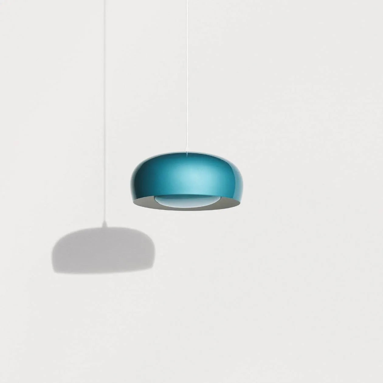 Brush Pendelleuchte XS in Light Blue präsentiert im Onlineshop von KAQTU Design AG. Pendelleuchte ist von Petite Friture