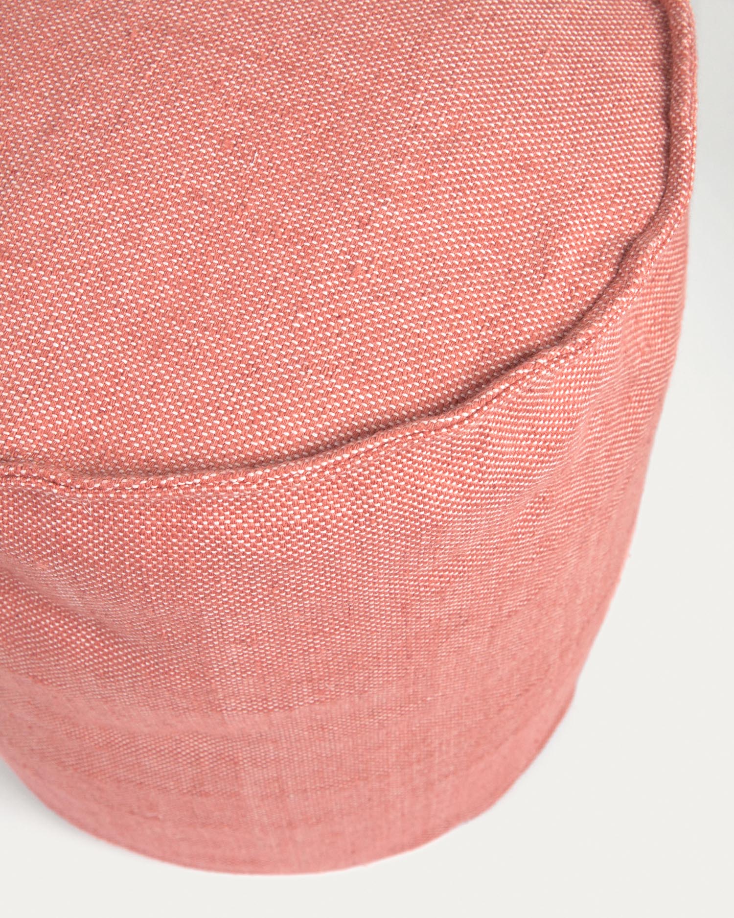 Isaura runder Pouf 100% PET terrakotta Ø 40 cm in Terrakotta präsentiert im Onlineshop von KAQTU Design AG. Pouf ist von Kave Home